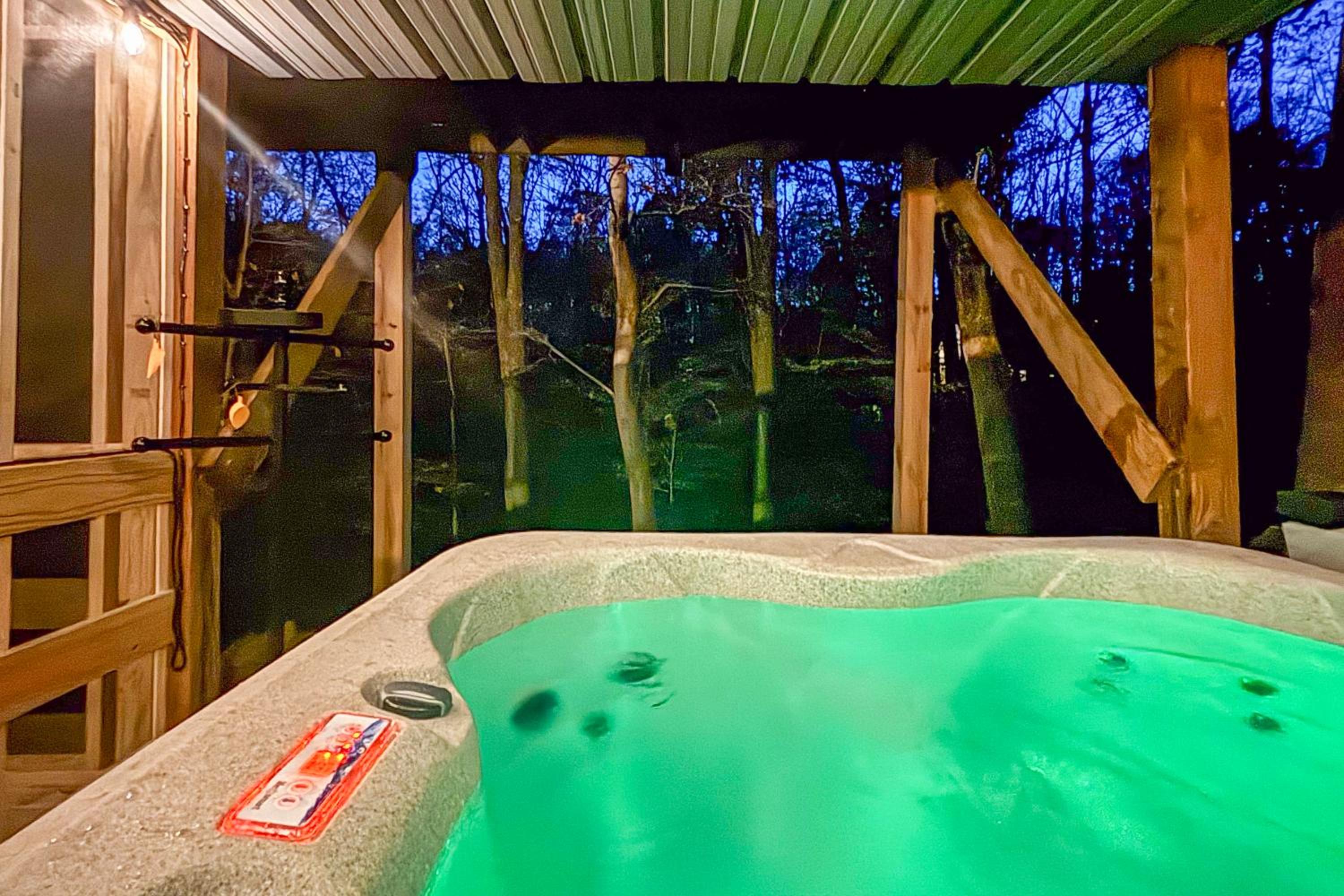 Lake Access and Hot Tub! Serene Rockbridge Cabin