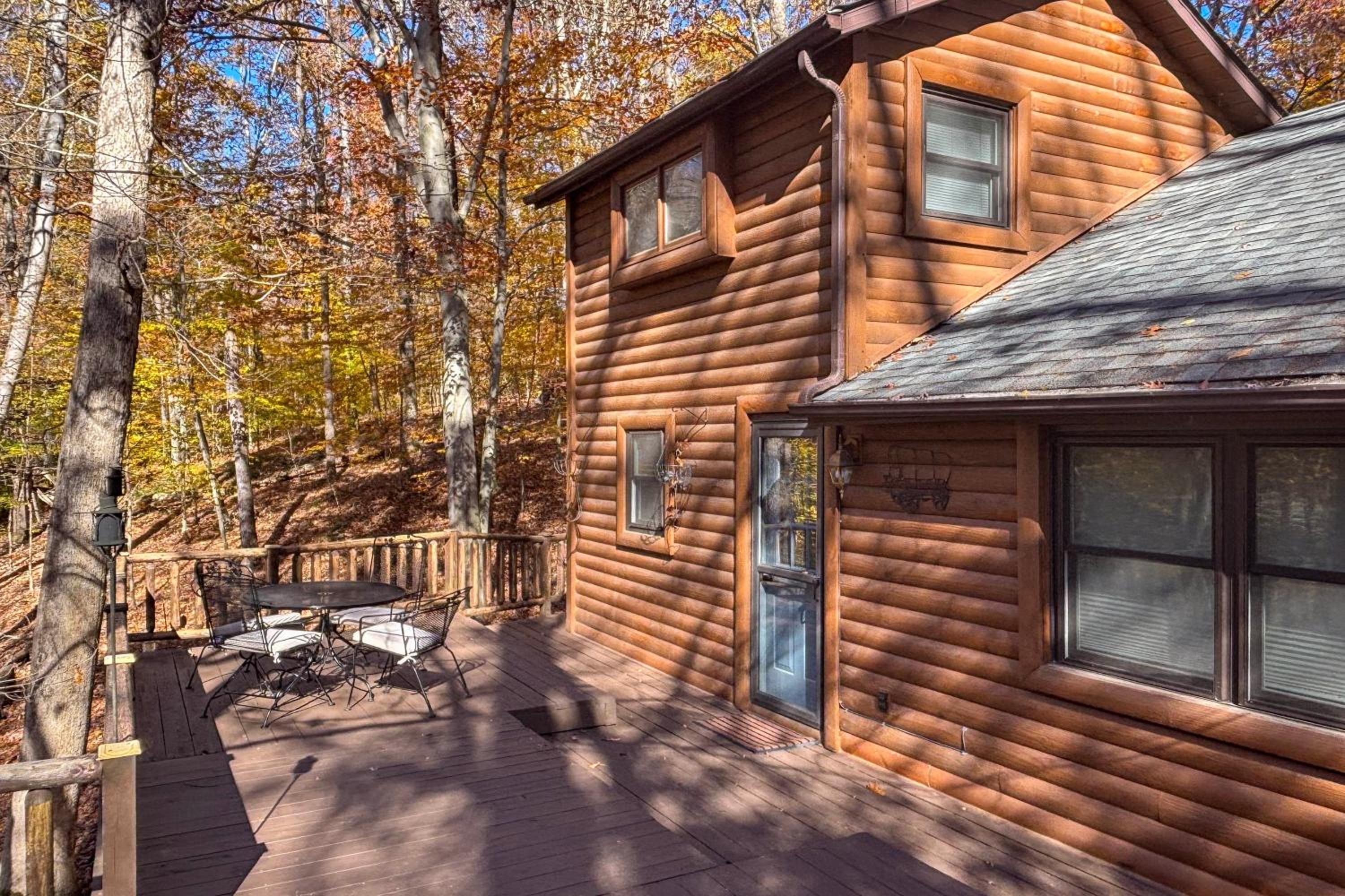 Lake Access and Hot Tub! Serene Rockbridge Cabin