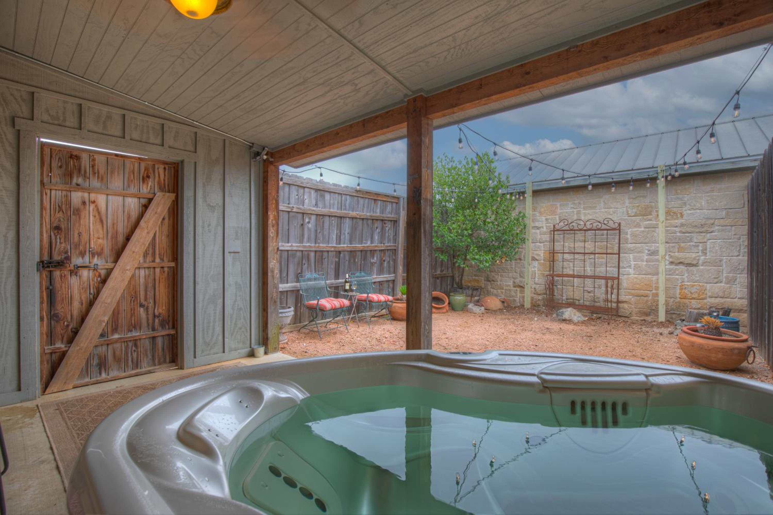 Wine Country Stay with Hot Tub, BBQ, Yard & Pool