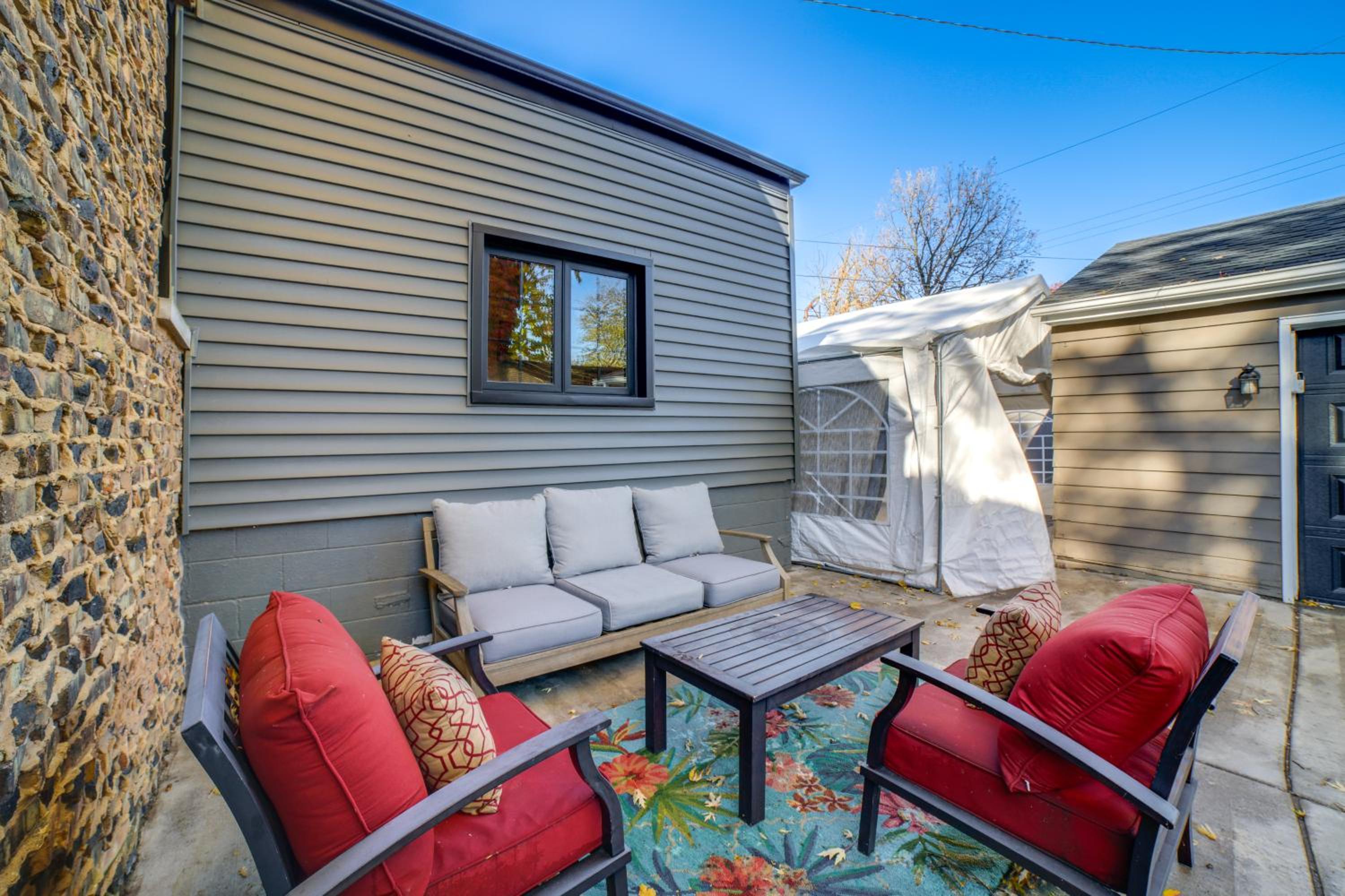 Pet Friendly! Near Casinos and Lake Michigan Beaches