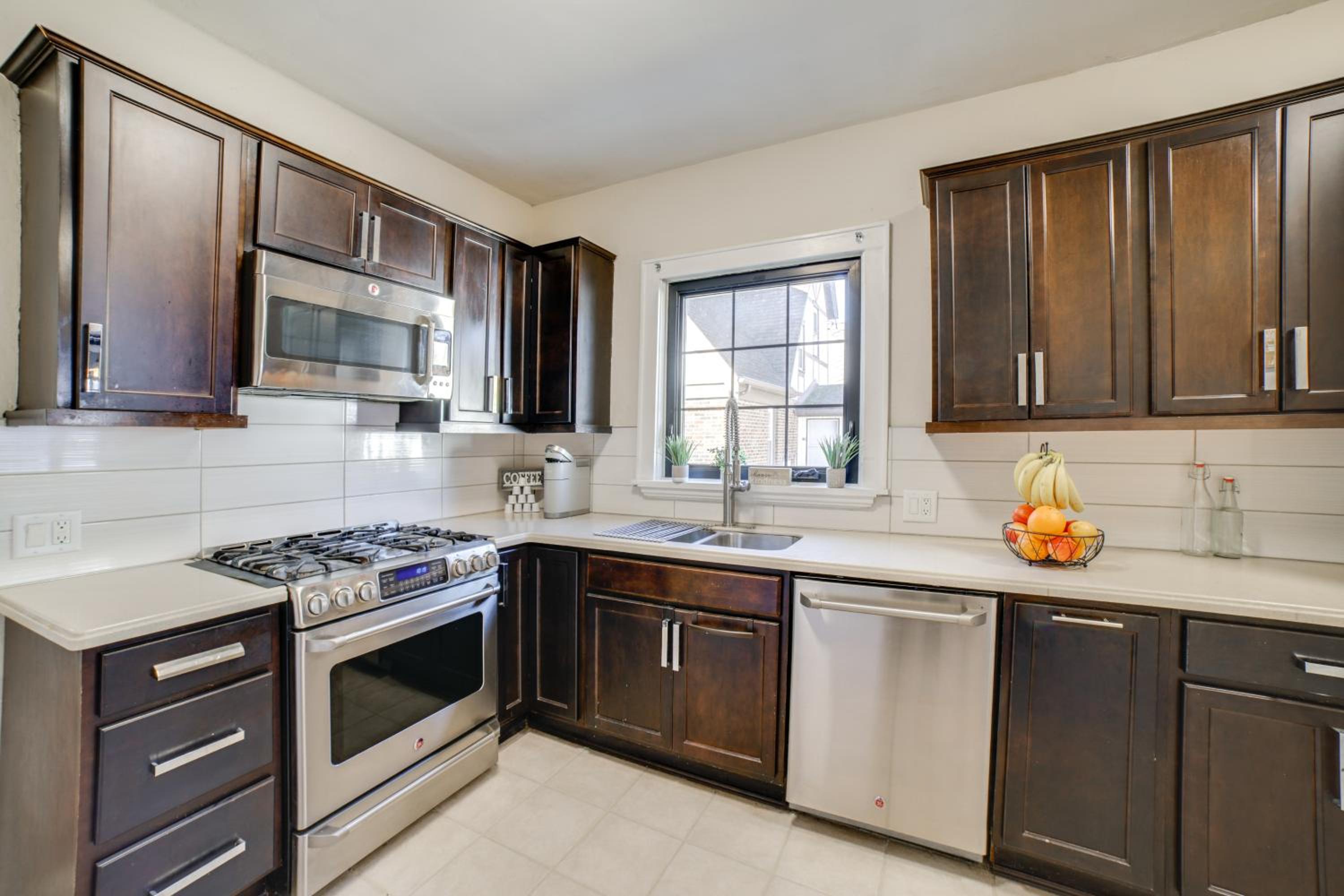 Pet Friendly! Near Casinos and Lake Michigan Beaches