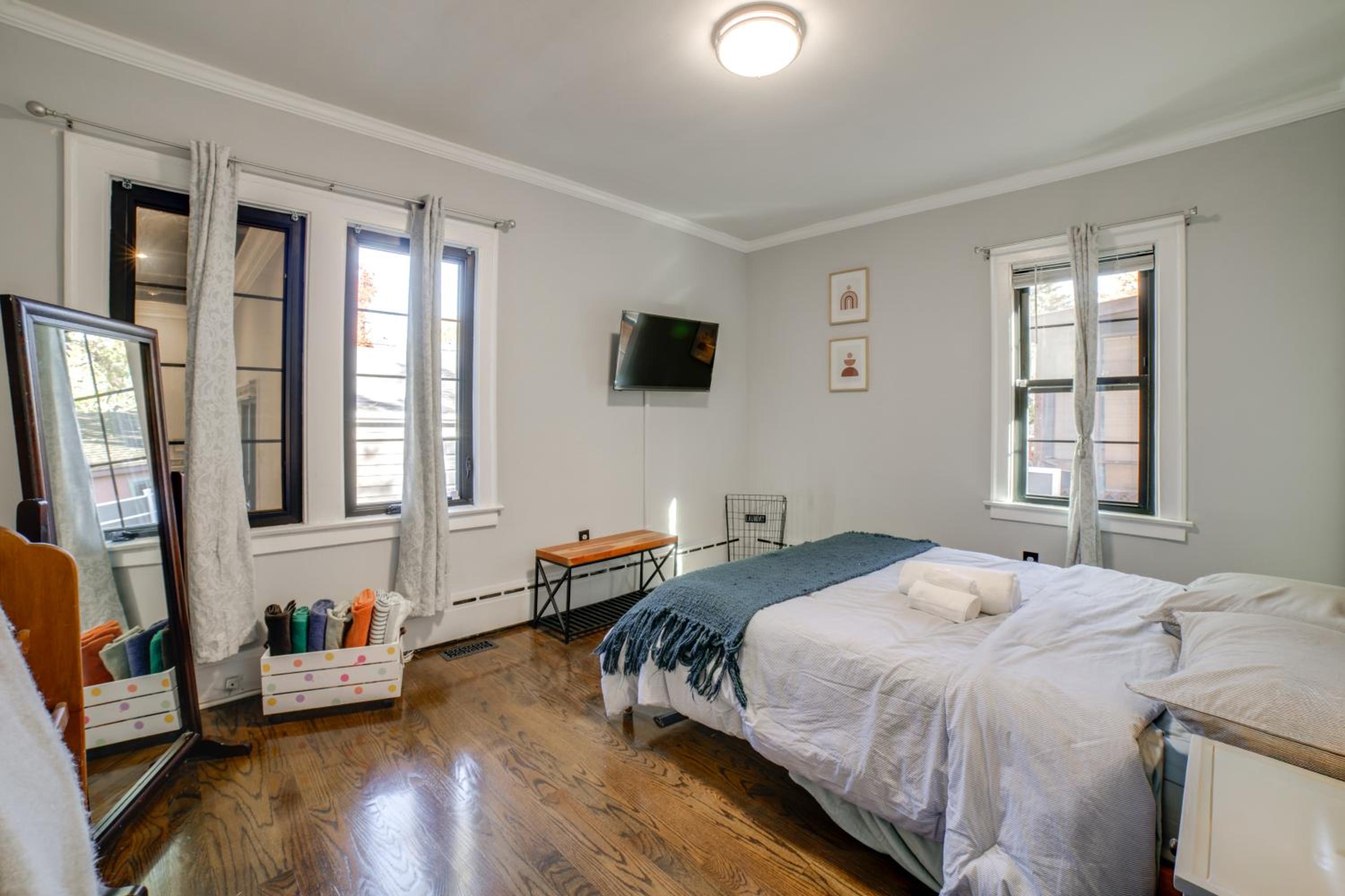 Pet Friendly! Near Casinos and Lake Michigan Beaches
