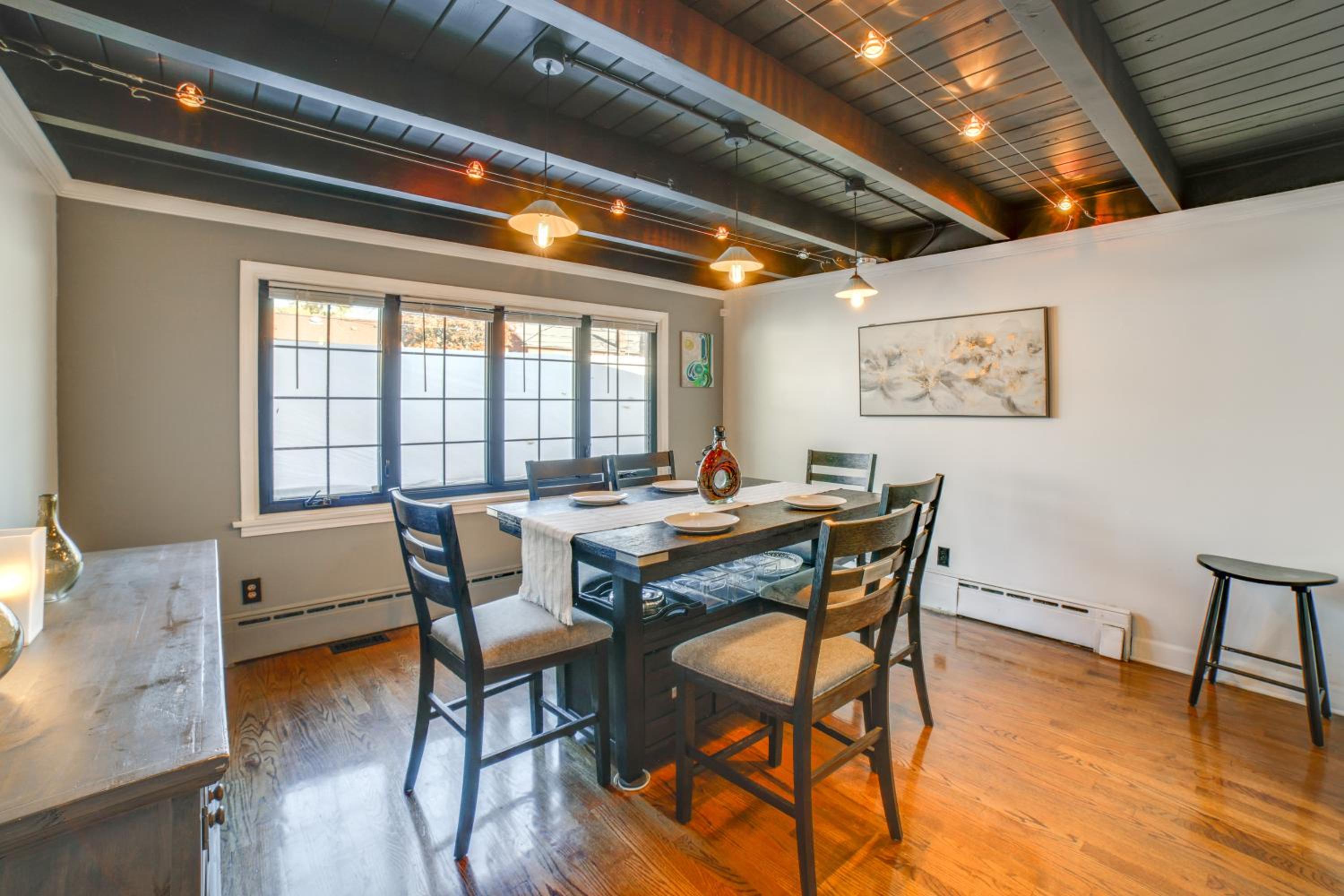 Pet Friendly! Near Casinos and Lake Michigan Beaches