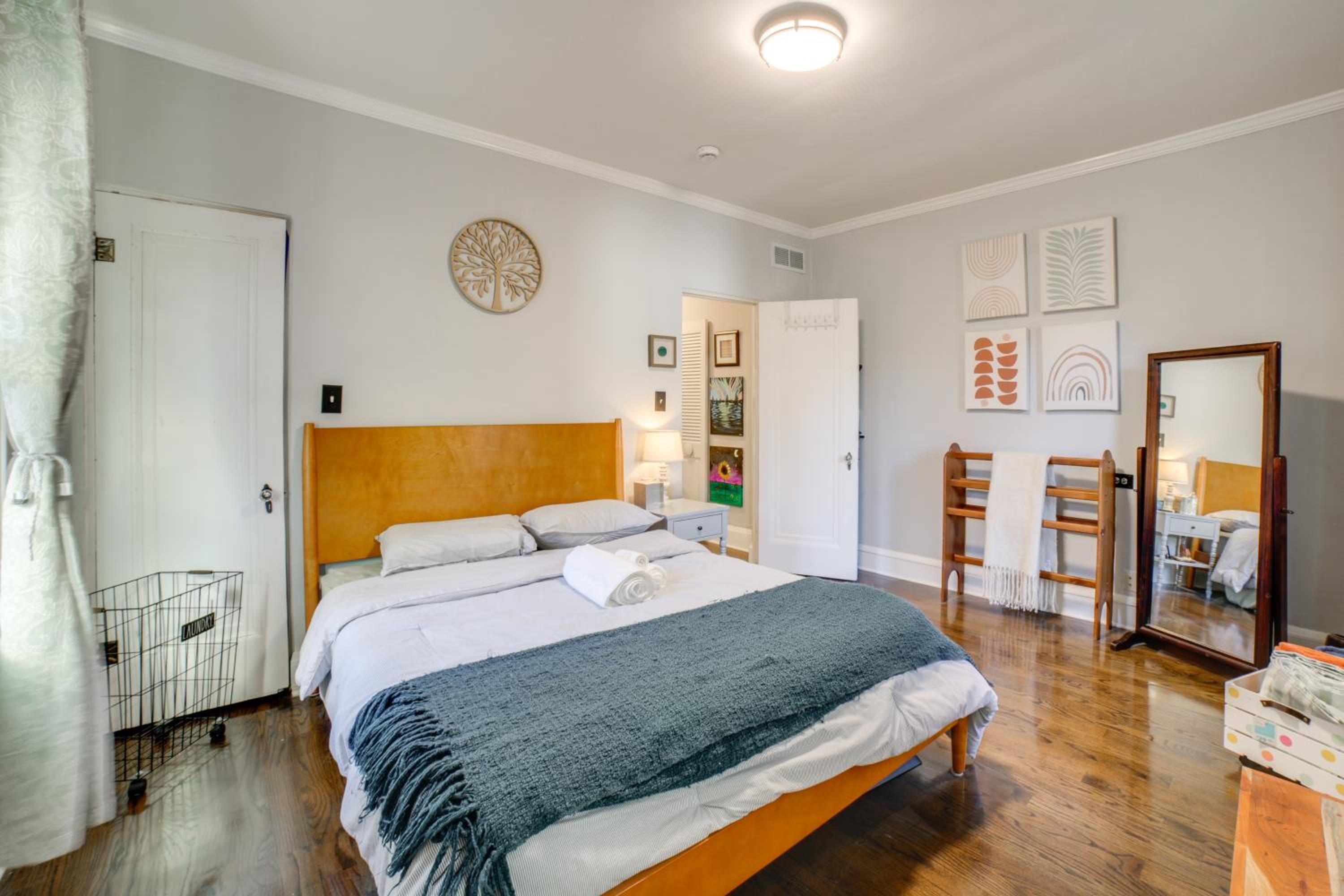 Pet Friendly! Near Casinos and Lake Michigan Beaches