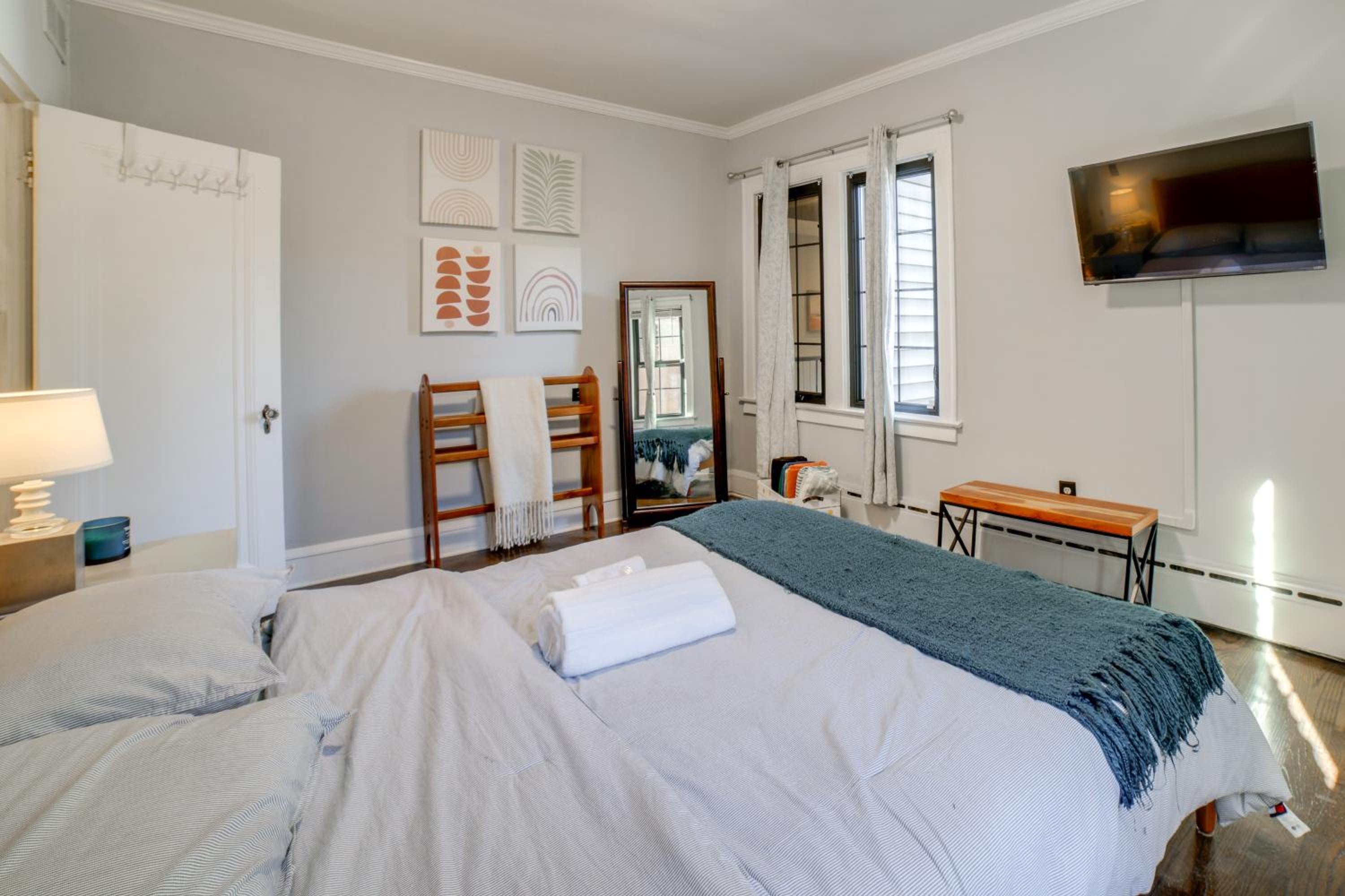 Pet Friendly! Near Casinos and Lake Michigan Beaches