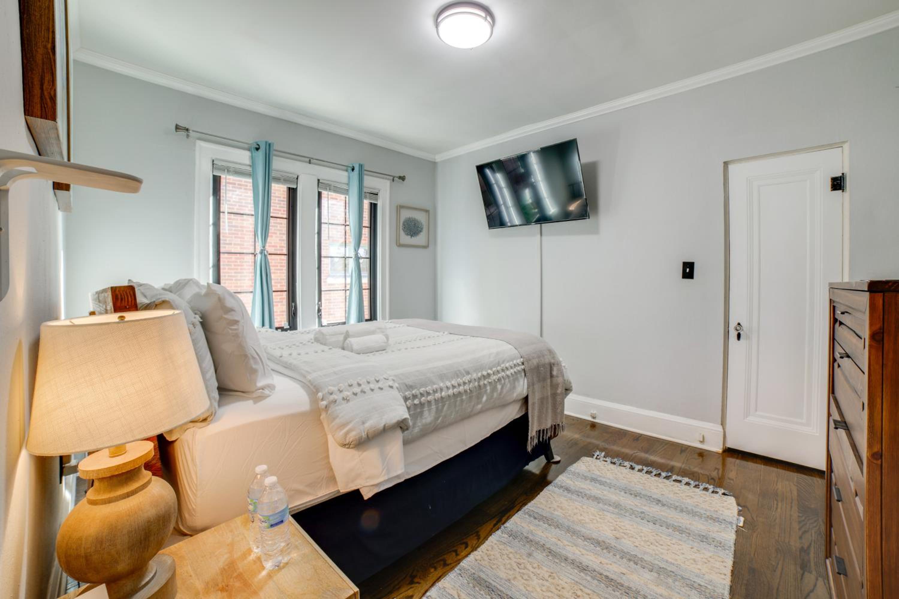 Pet Friendly! Near Casinos and Lake Michigan Beaches