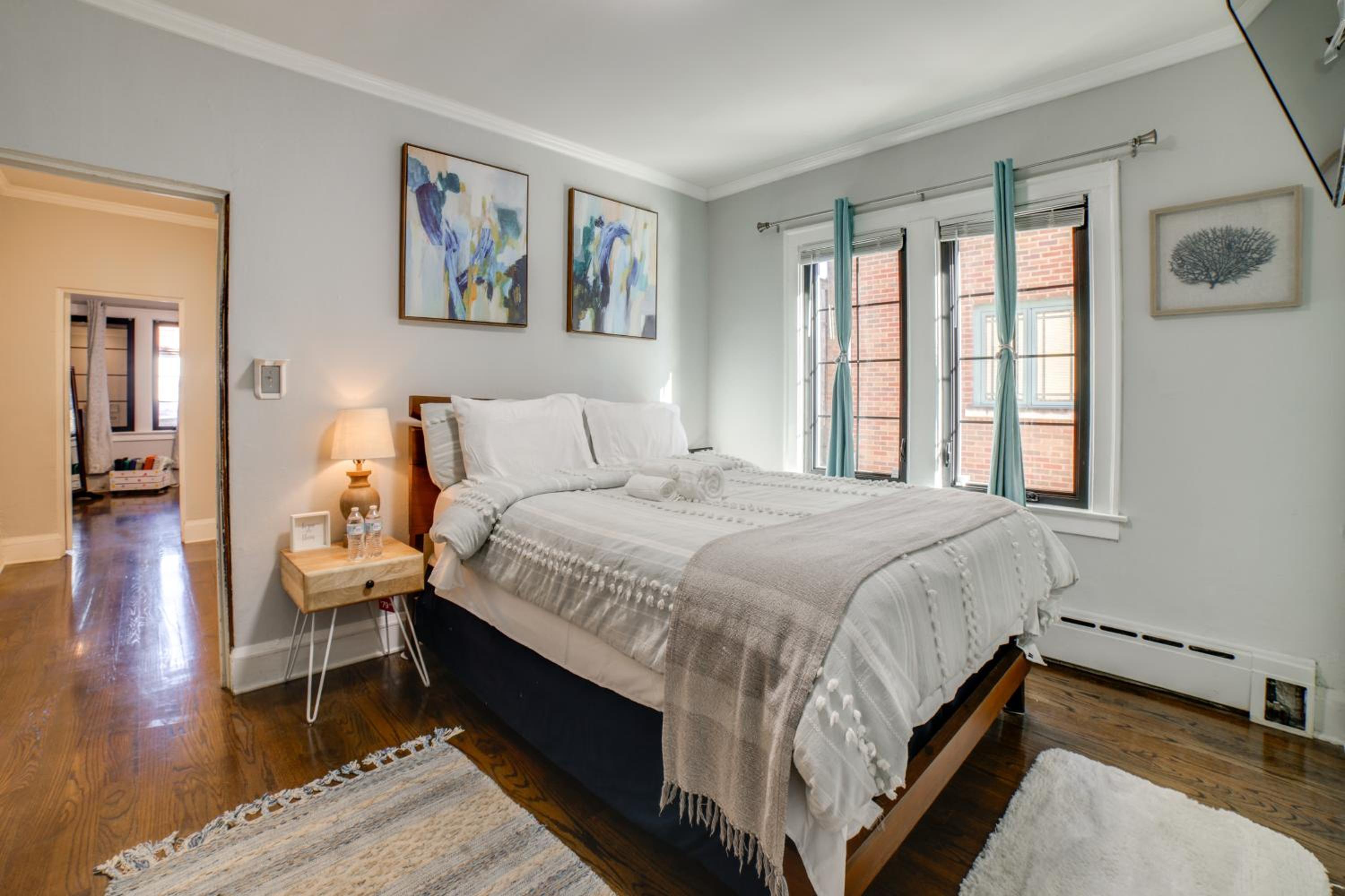 Pet Friendly! Near Casinos and Lake Michigan Beaches