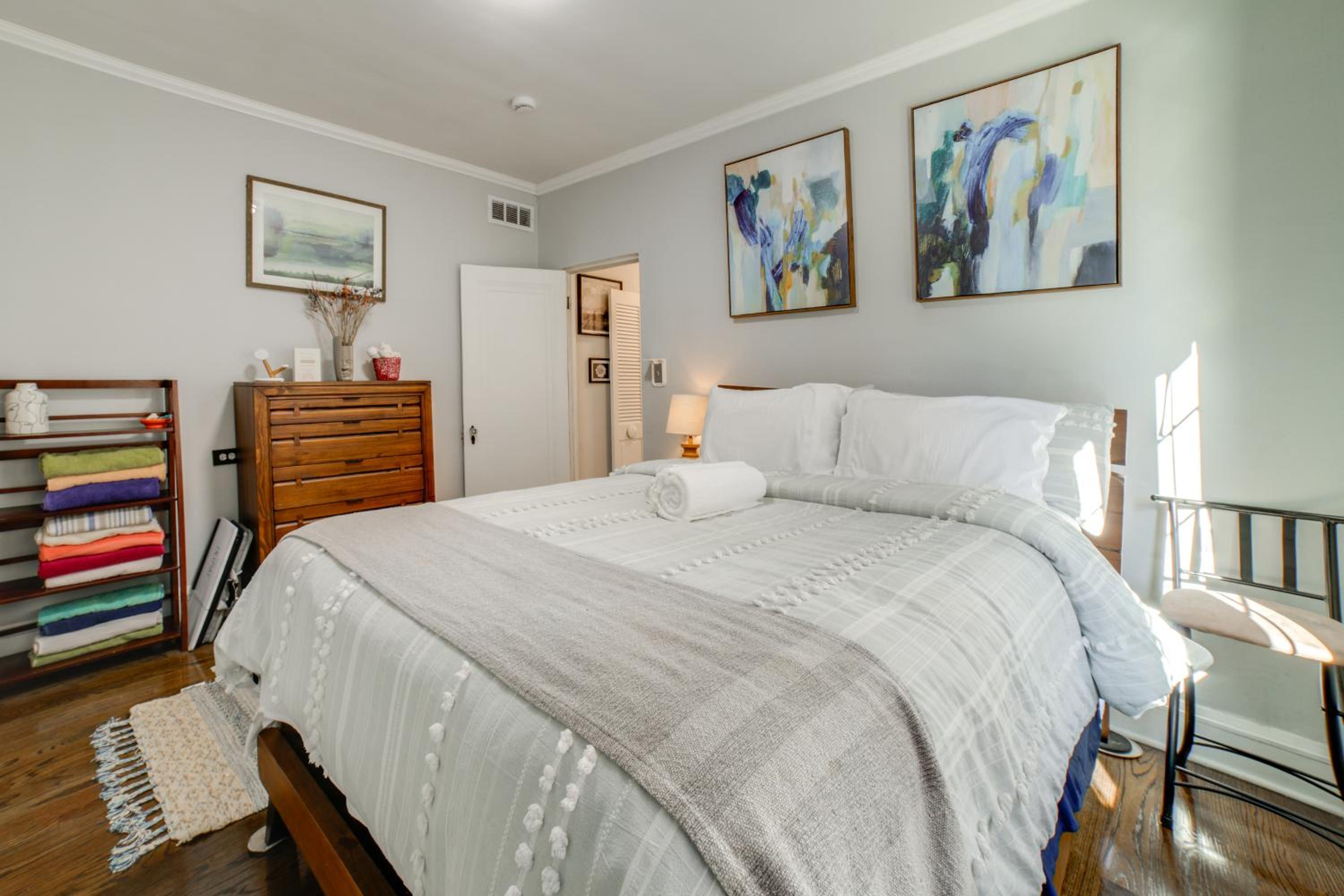 Pet Friendly! Near Casinos and Lake Michigan Beaches