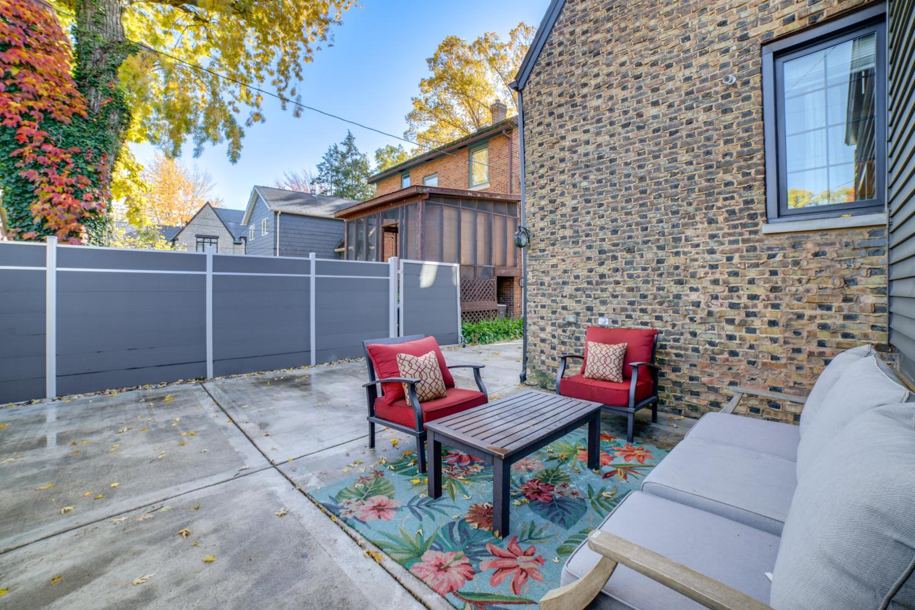 Pet Friendly! Near Casinos and Lake Michigan Beaches