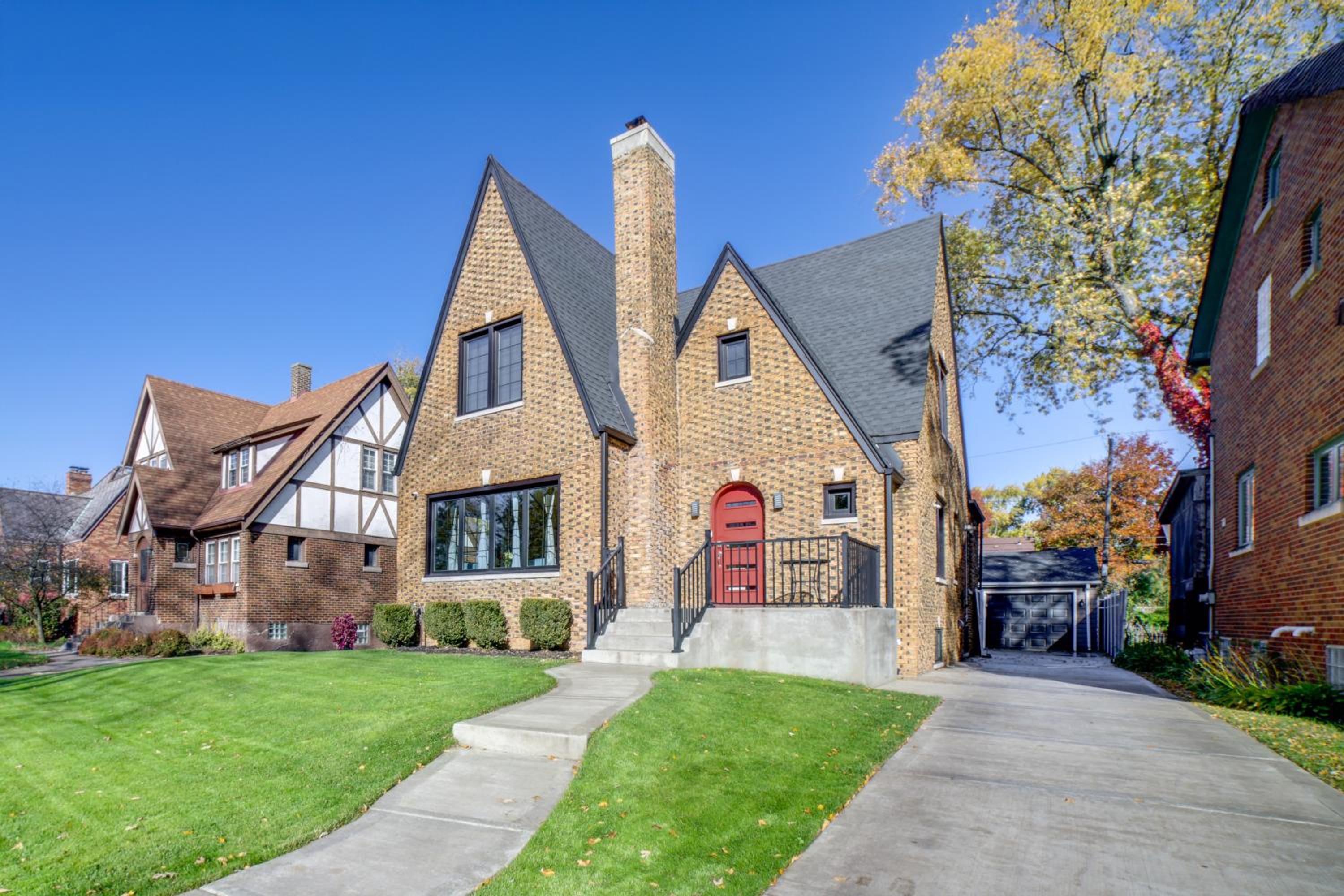Pet Friendly! Near Casinos and Lake Michigan Beaches