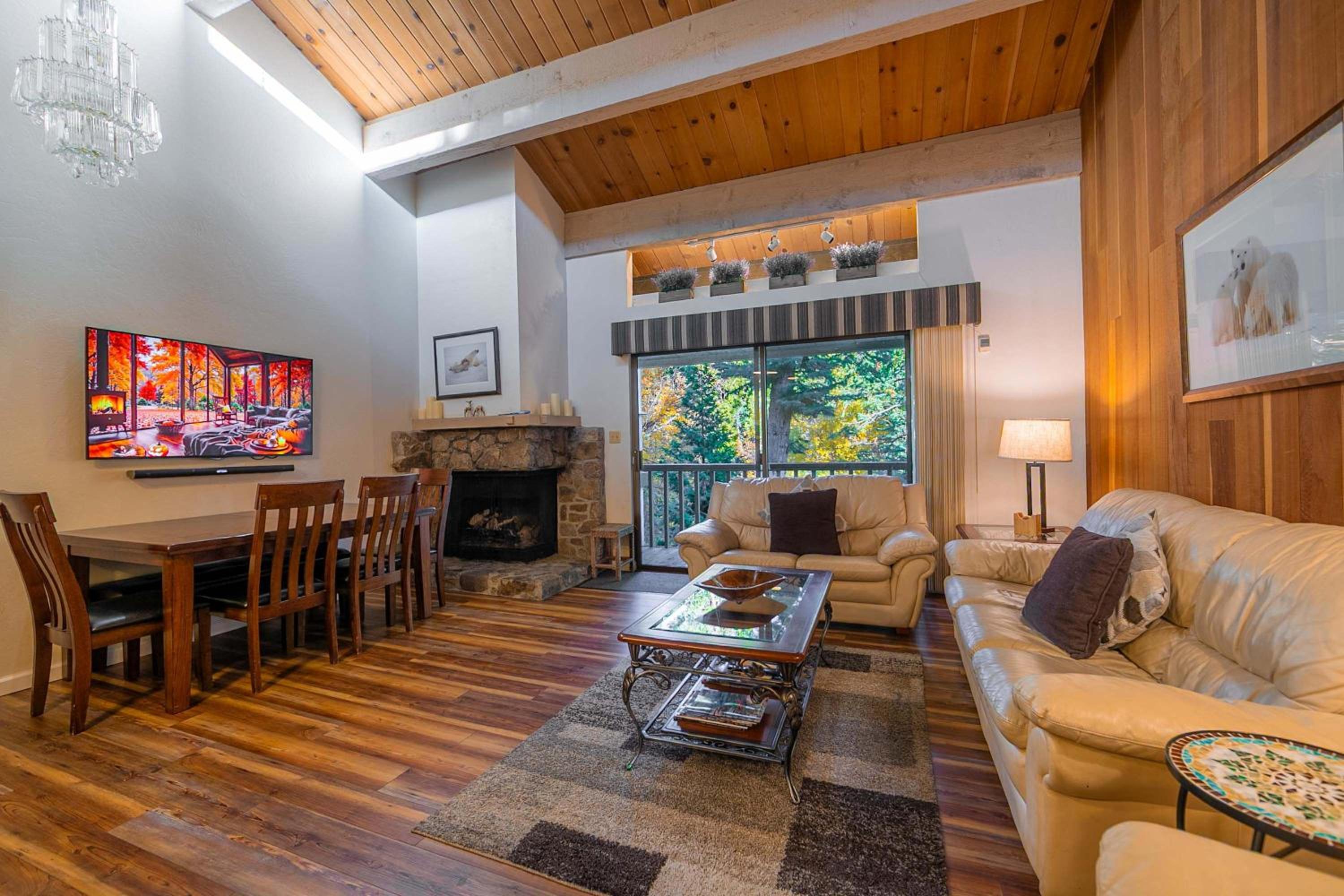 Creekside Chalet Stay for 6