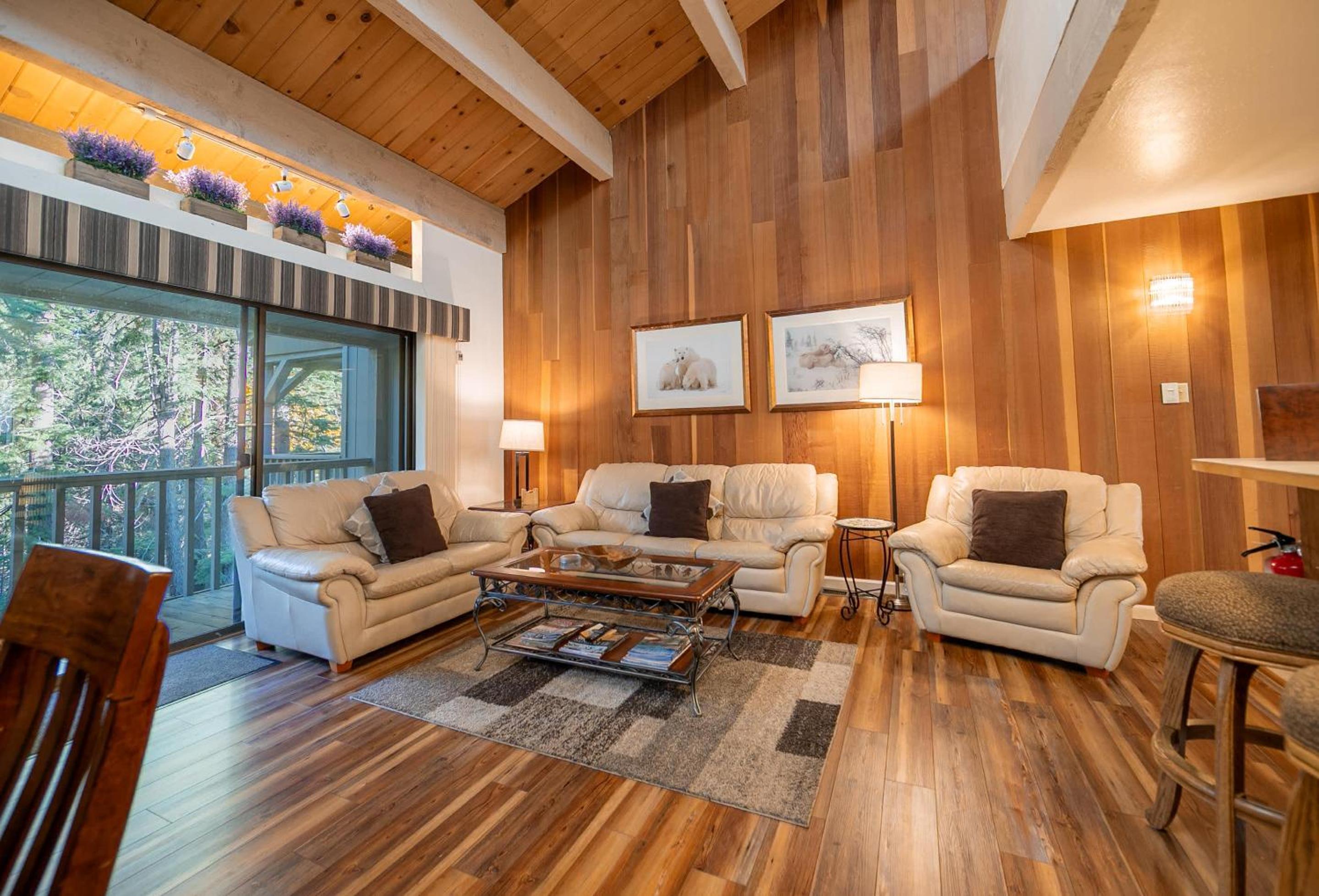Creekside Chalet Stay for 6