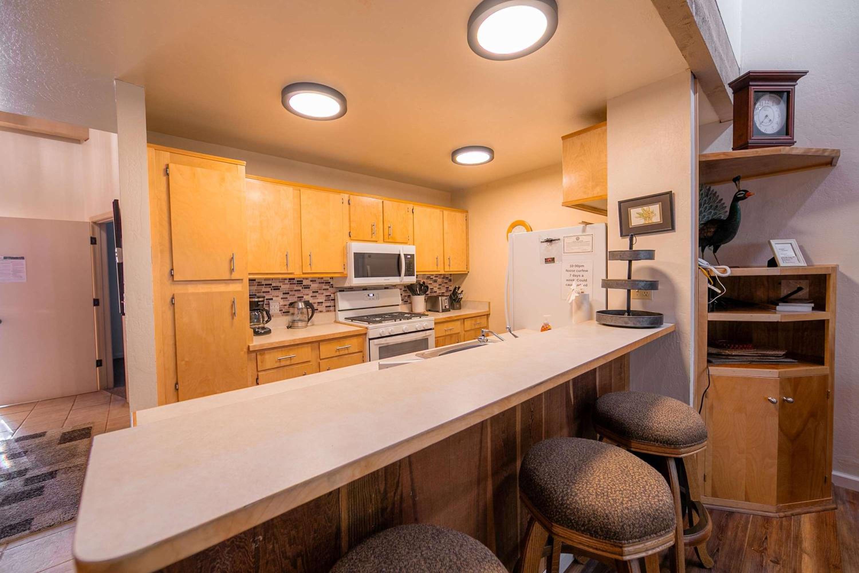 Creekside Chalet Stay for 6