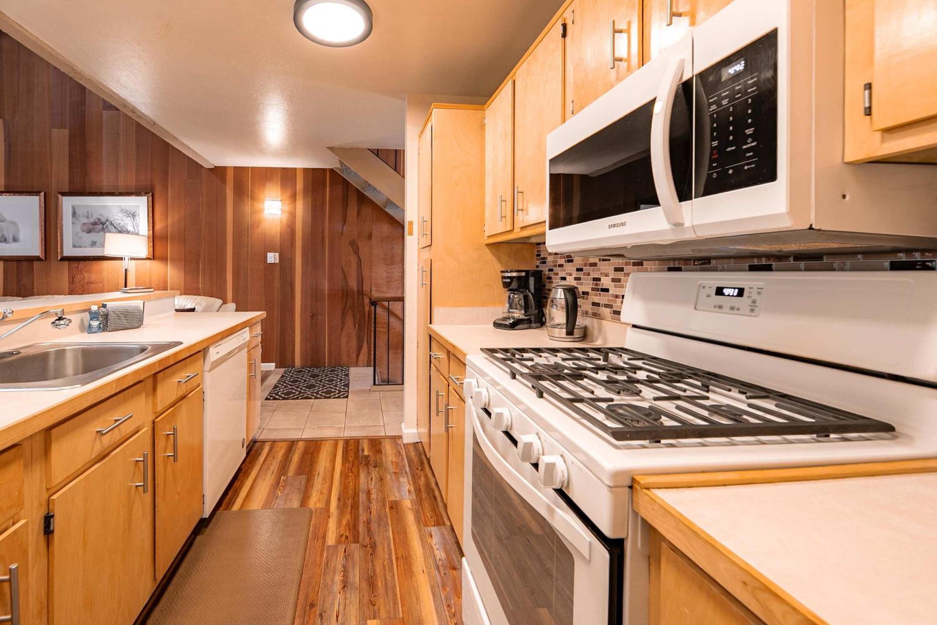 Creekside Chalet Stay for 6