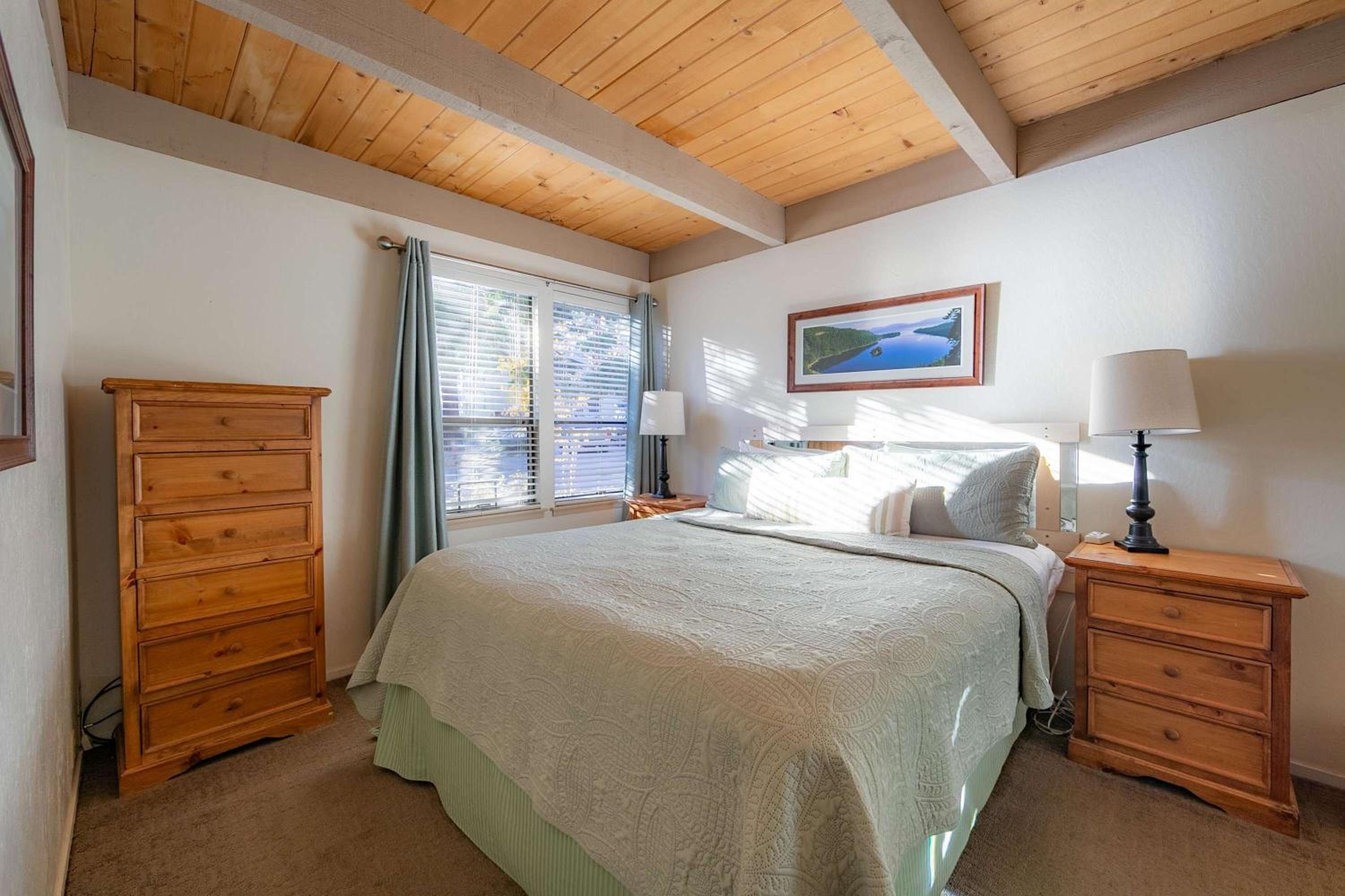 Creekside Chalet Stay for 6