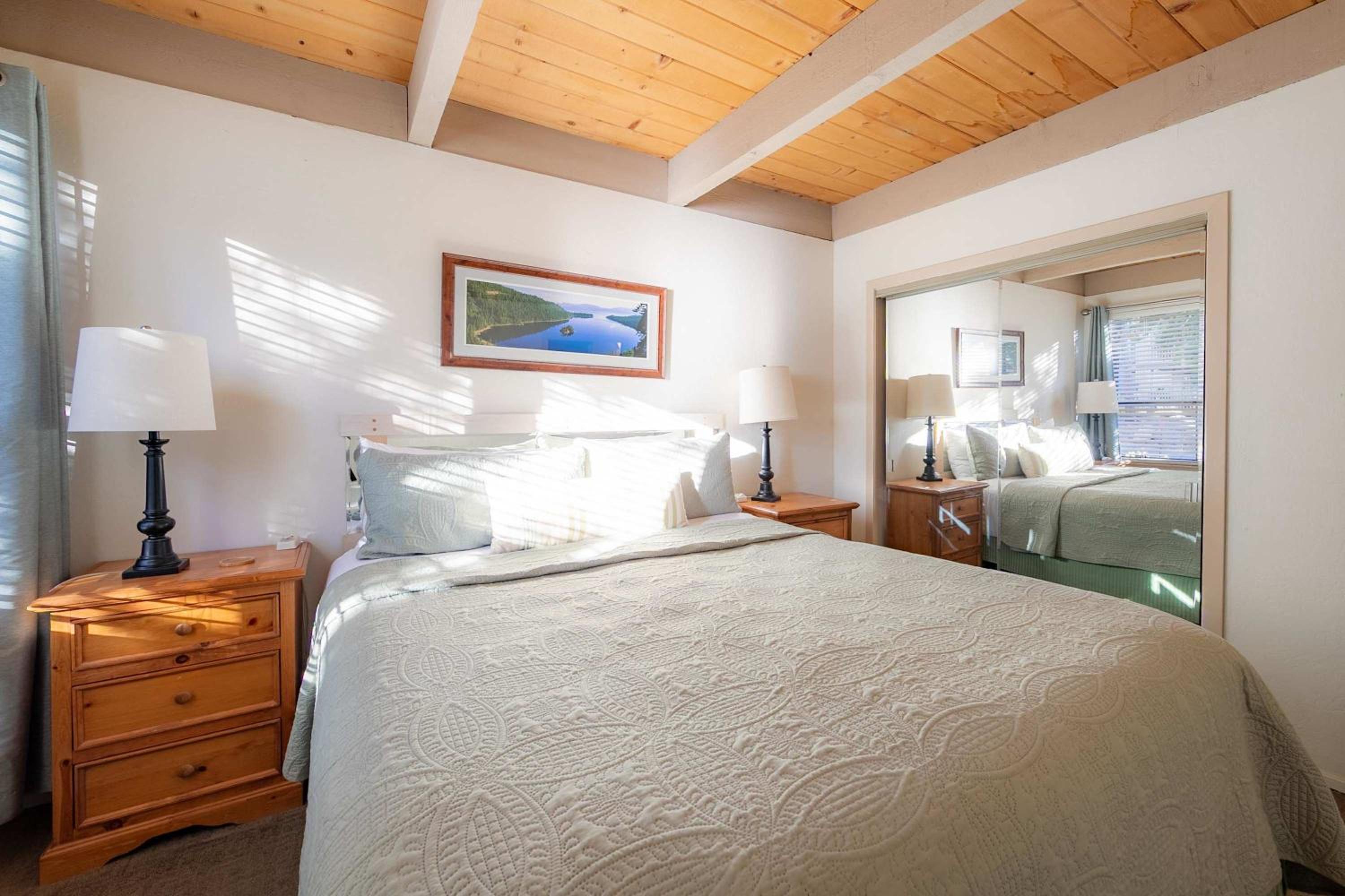 Creekside Chalet Stay for 6