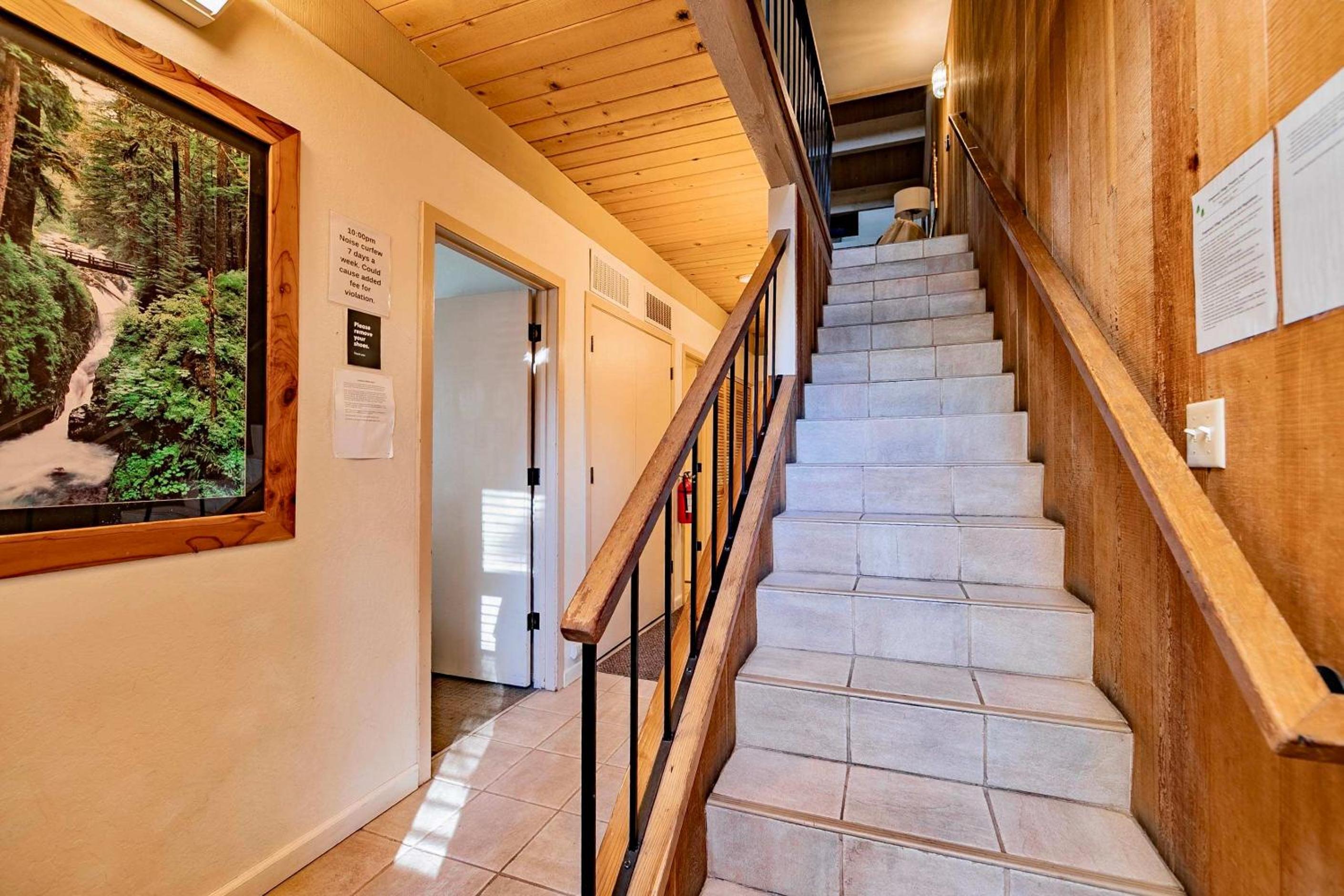 Creekside Chalet Stay for 6