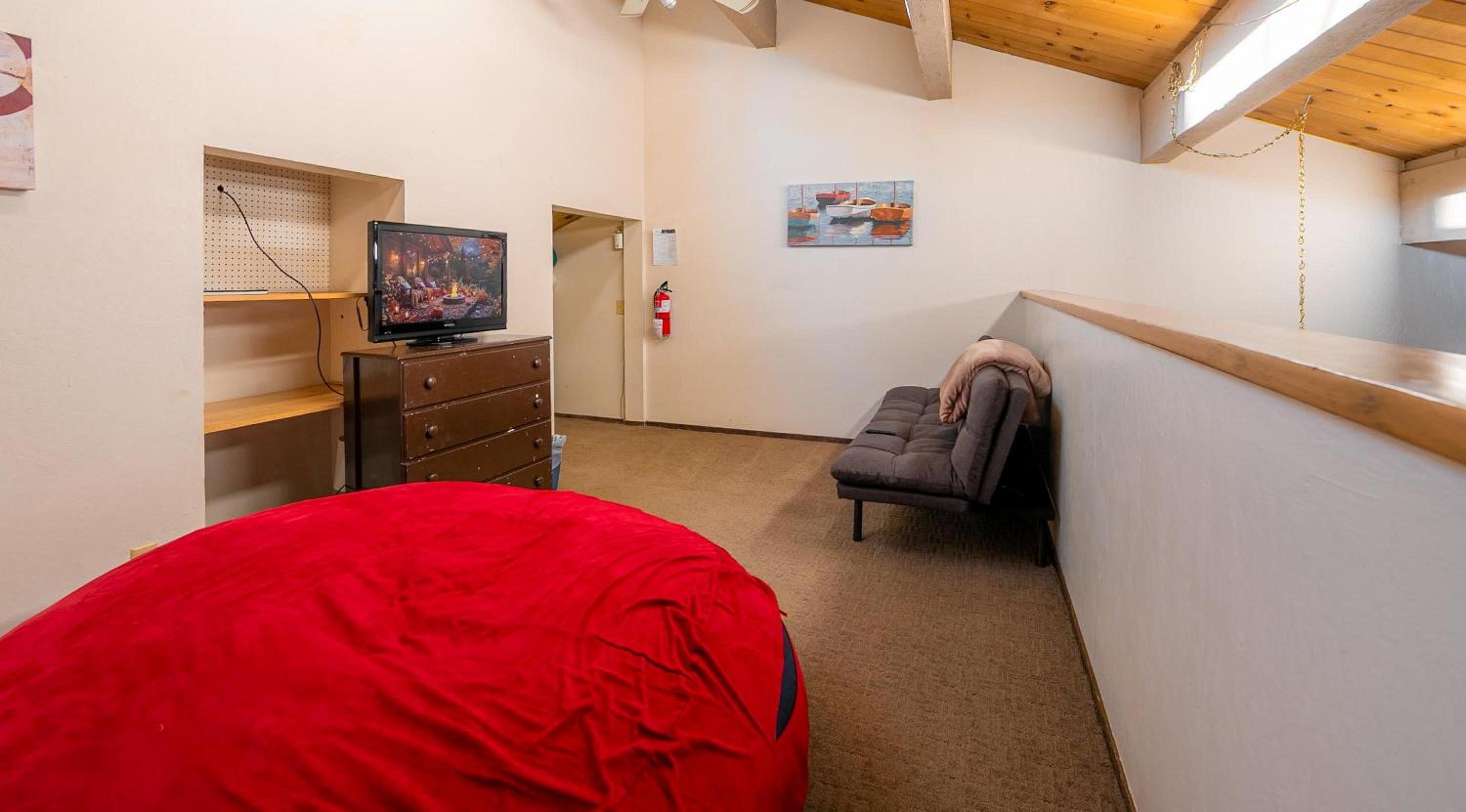 Creekside Chalet Stay for 6