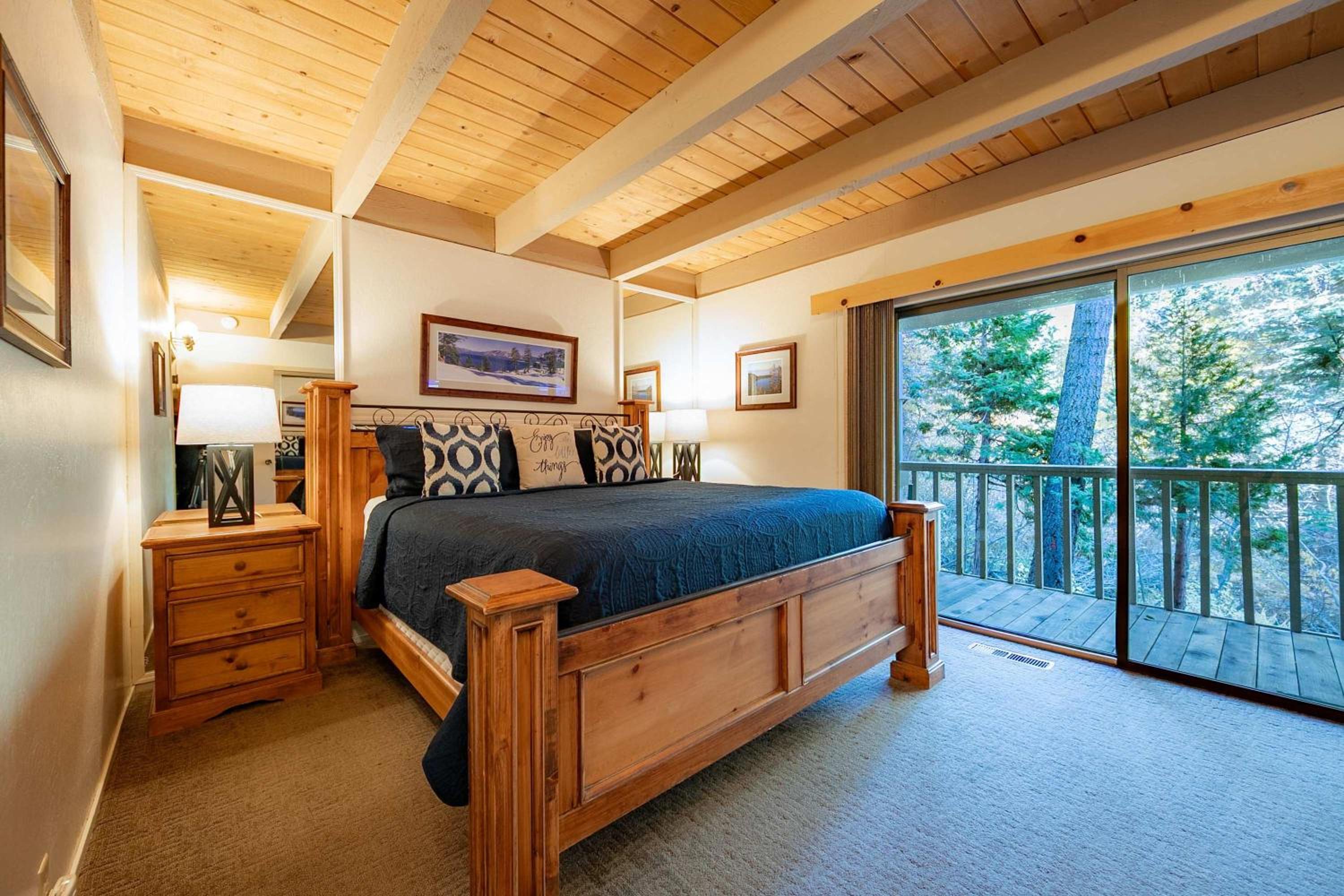 Creekside Chalet Stay for 6