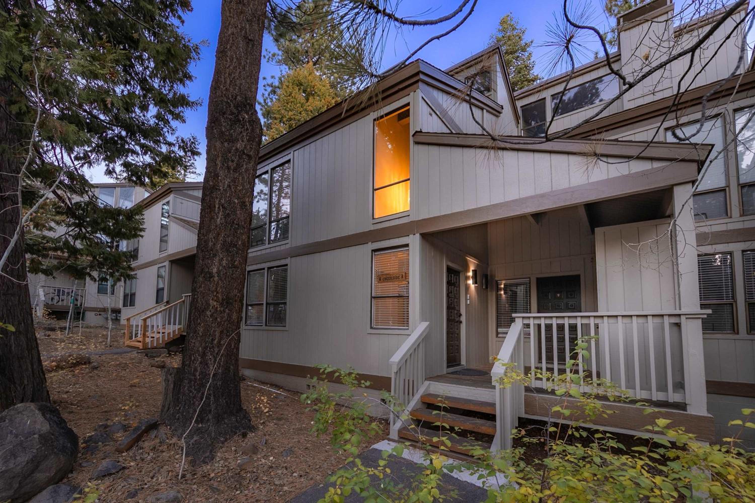 Creekside Chalet Stay for 6