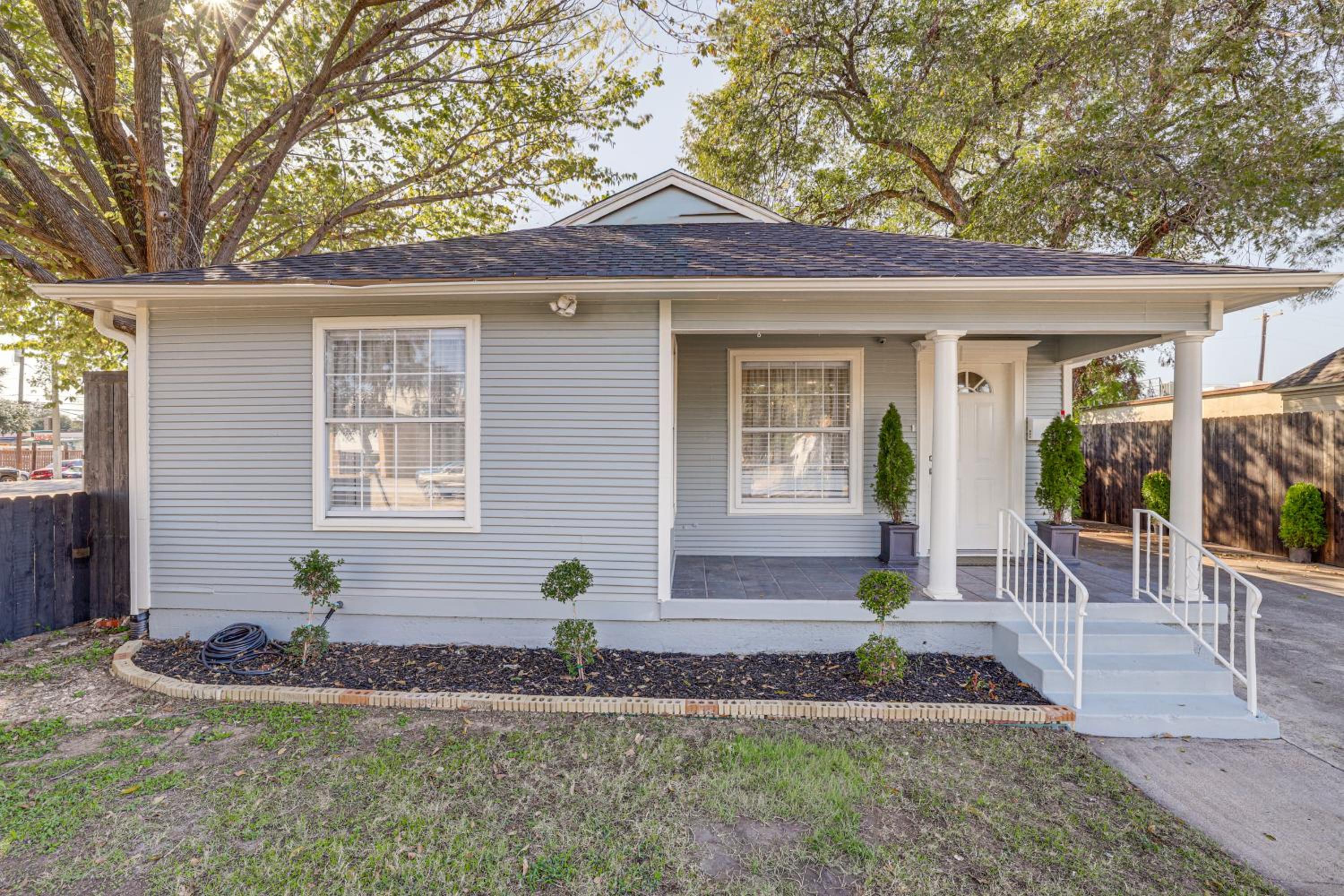 Walk to Cultural District Fort Worth Home with Yard