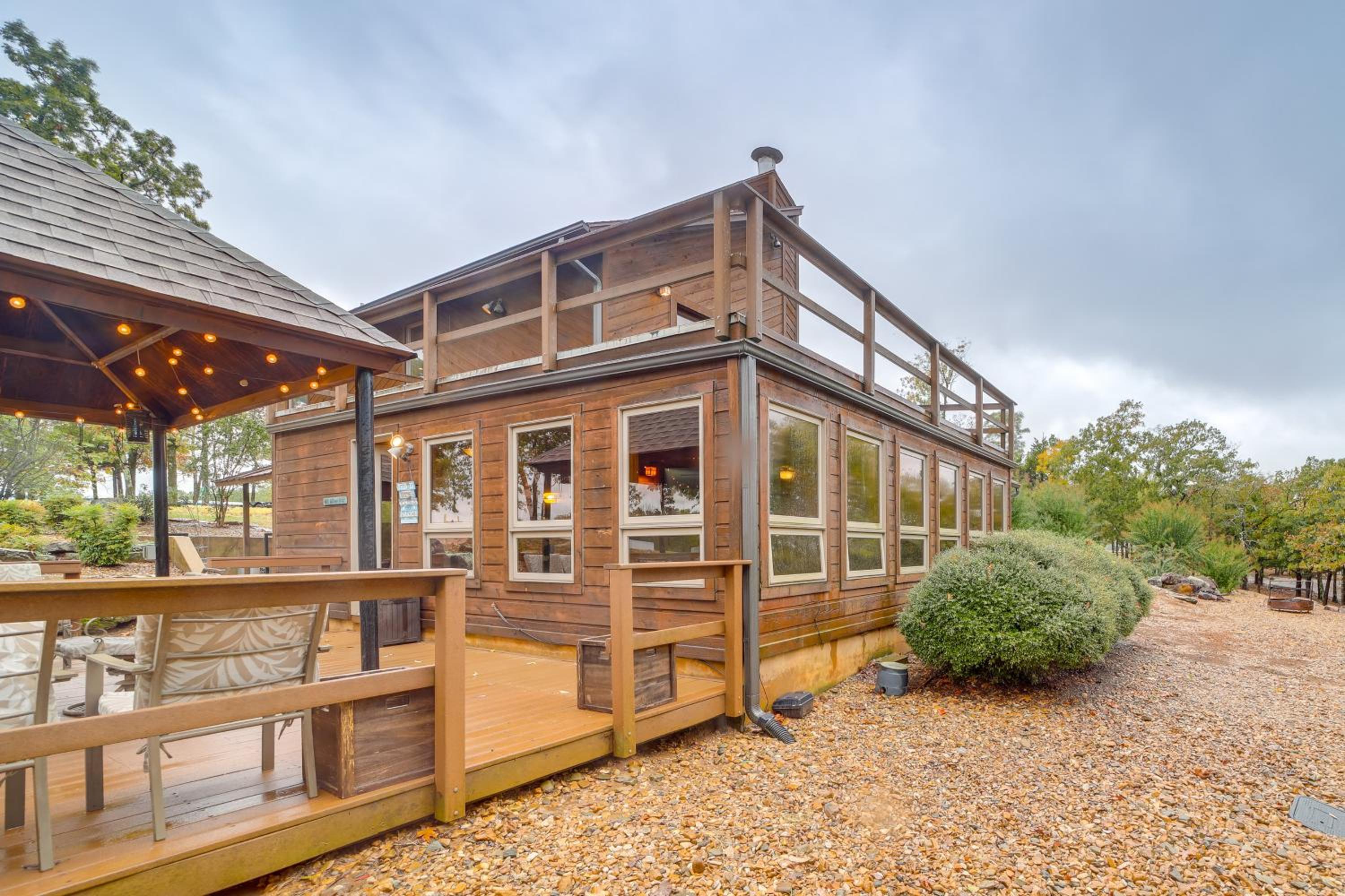 Lake Eufaula Cabin with Dock at Nine Marina