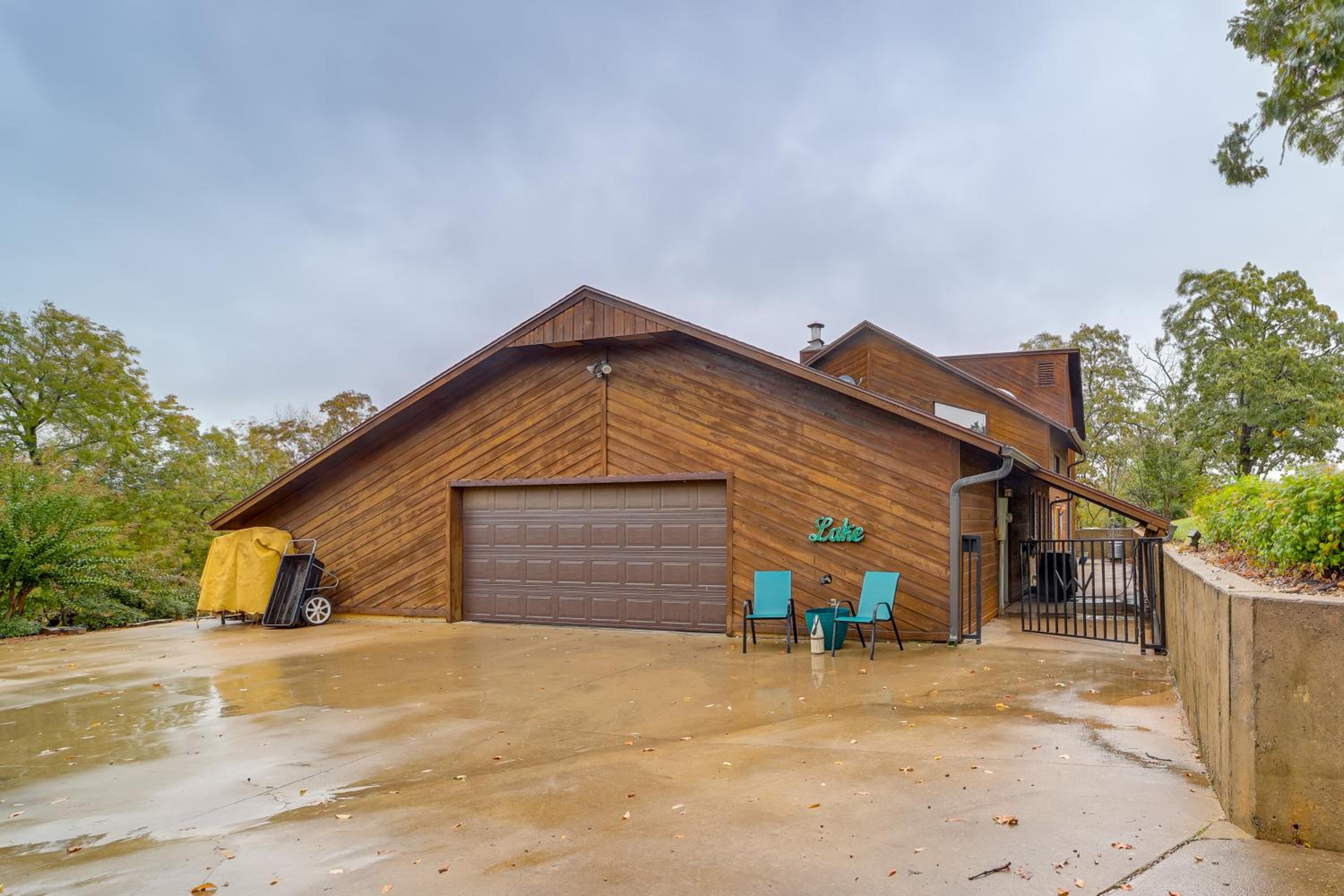 Lake Eufaula Cabin with Dock at Nine Marina