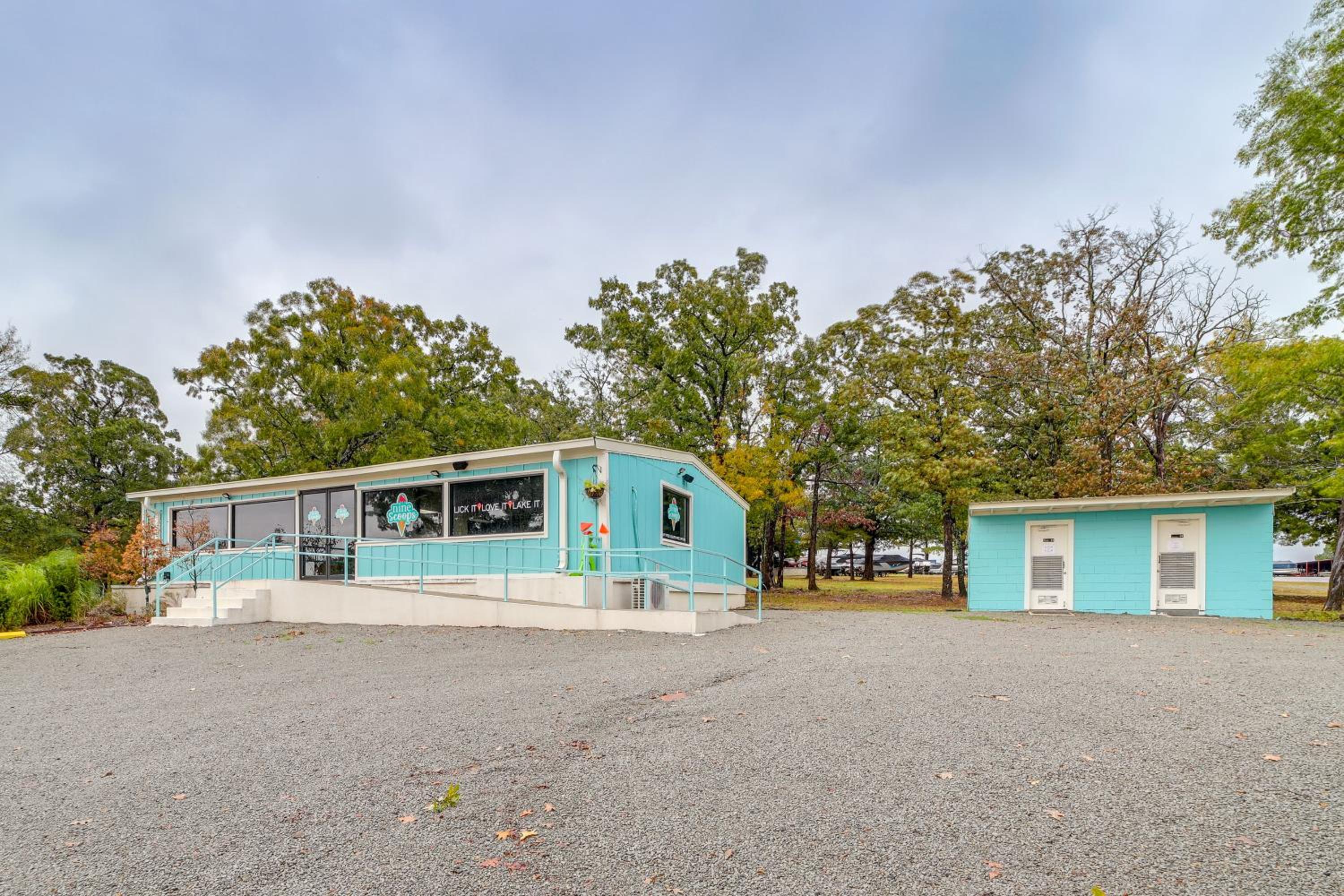 Lake Eufaula Cabin with Dock at Nine Marina