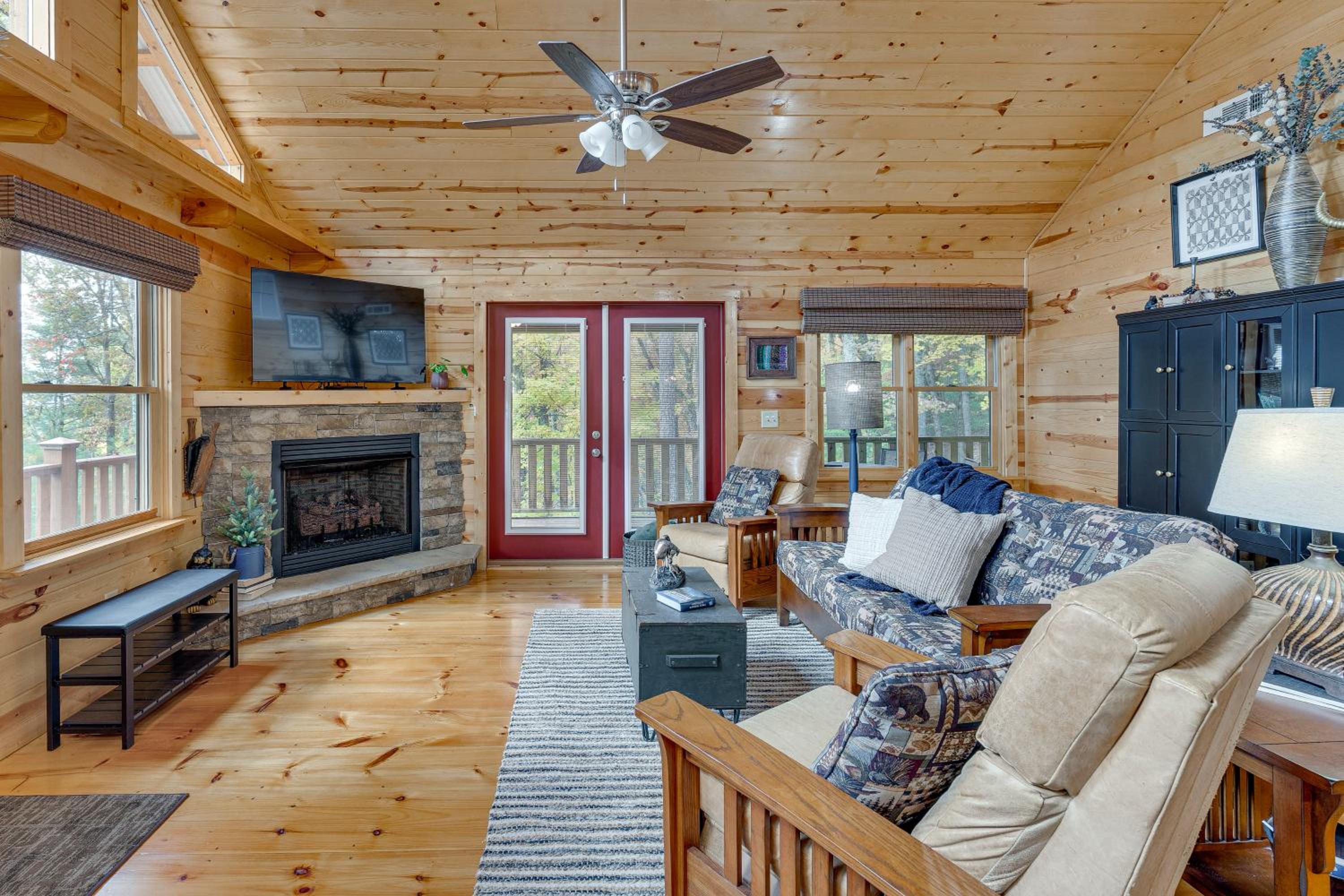 Peaceful Mountain Haven Retreat in Murphy!