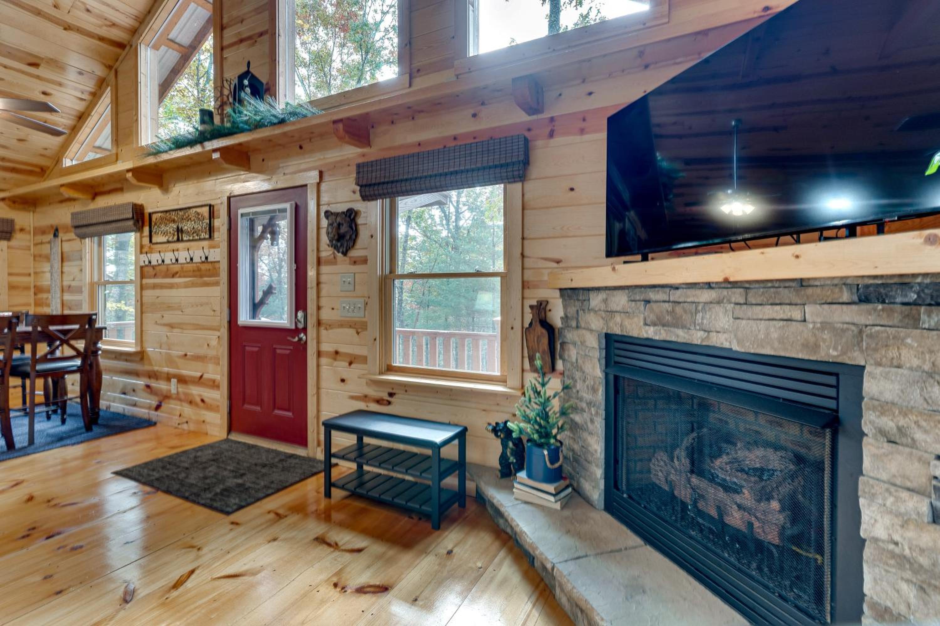 Peaceful Mountain Haven Retreat in Murphy!