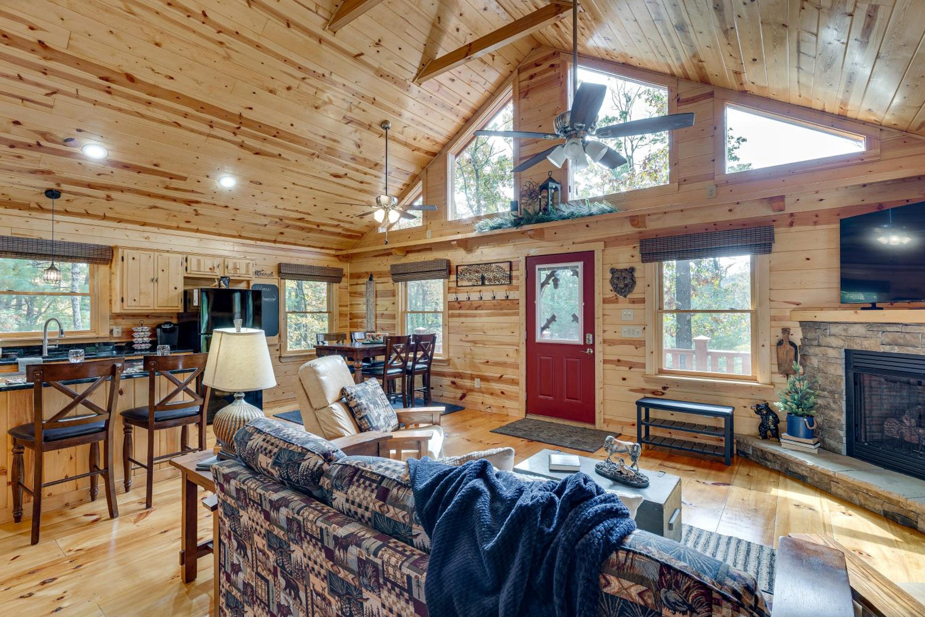Peaceful Mountain Haven Retreat in Murphy!
