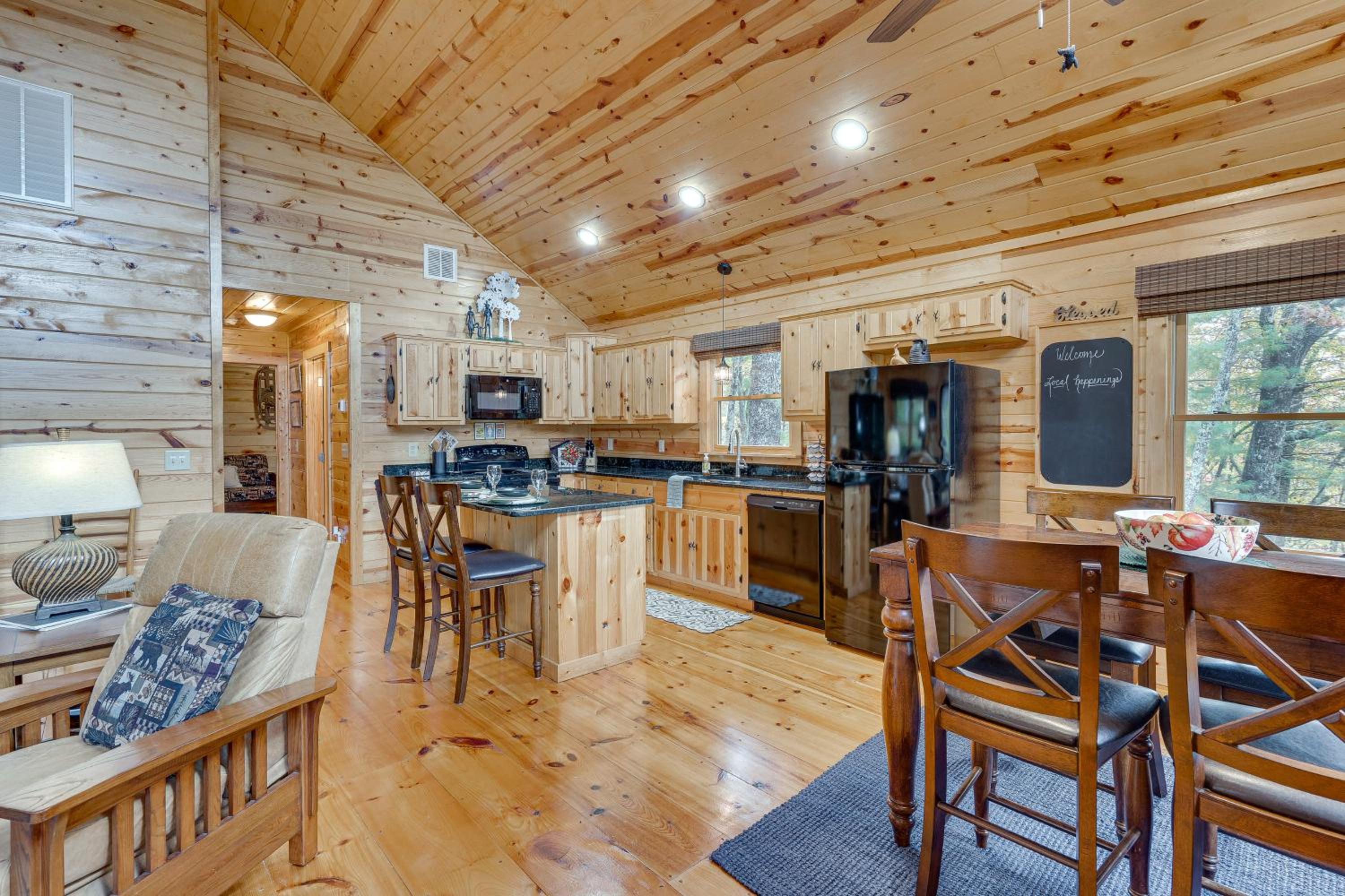 Peaceful Mountain Haven Retreat in Murphy!