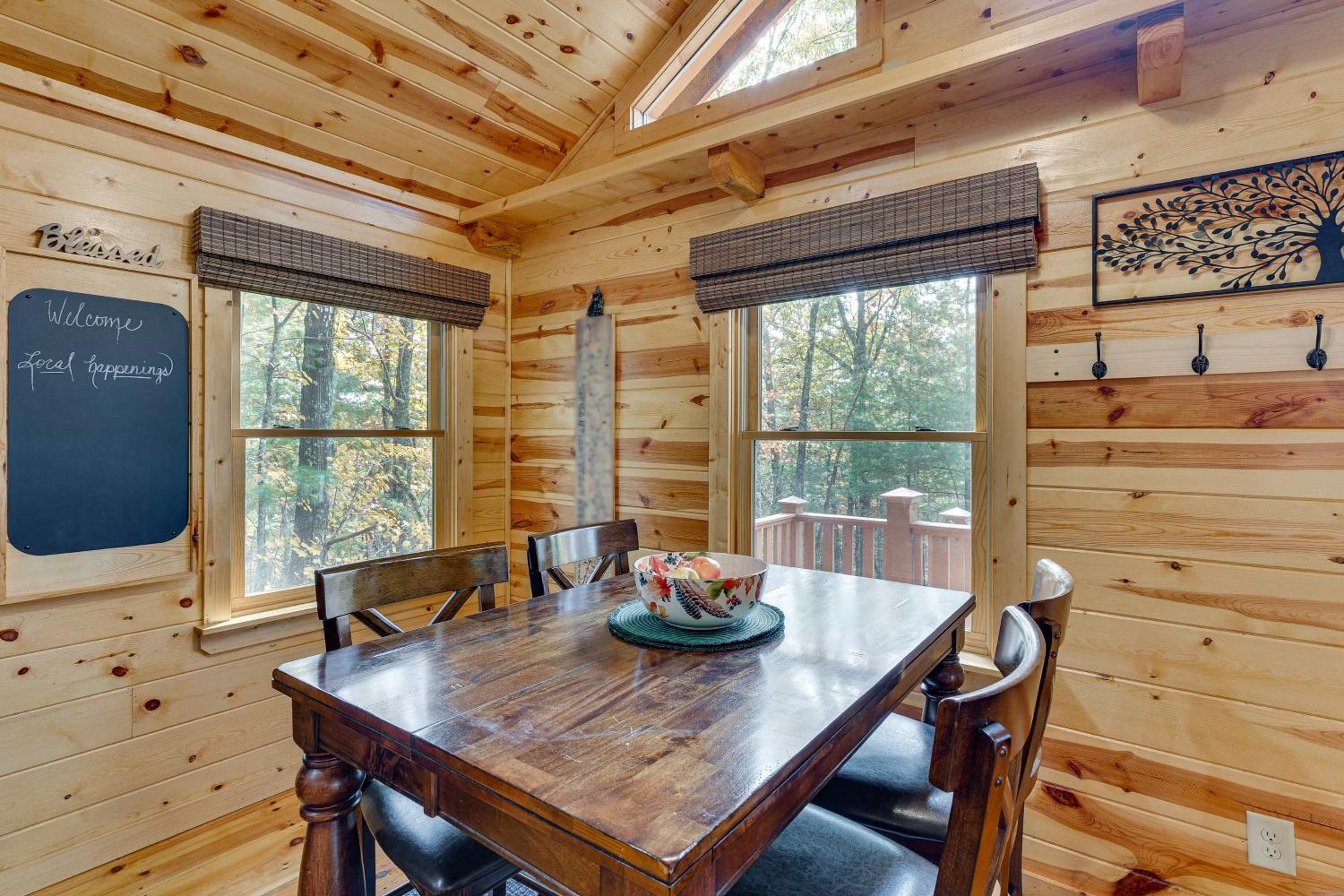 Peaceful Mountain Haven Retreat in Murphy!