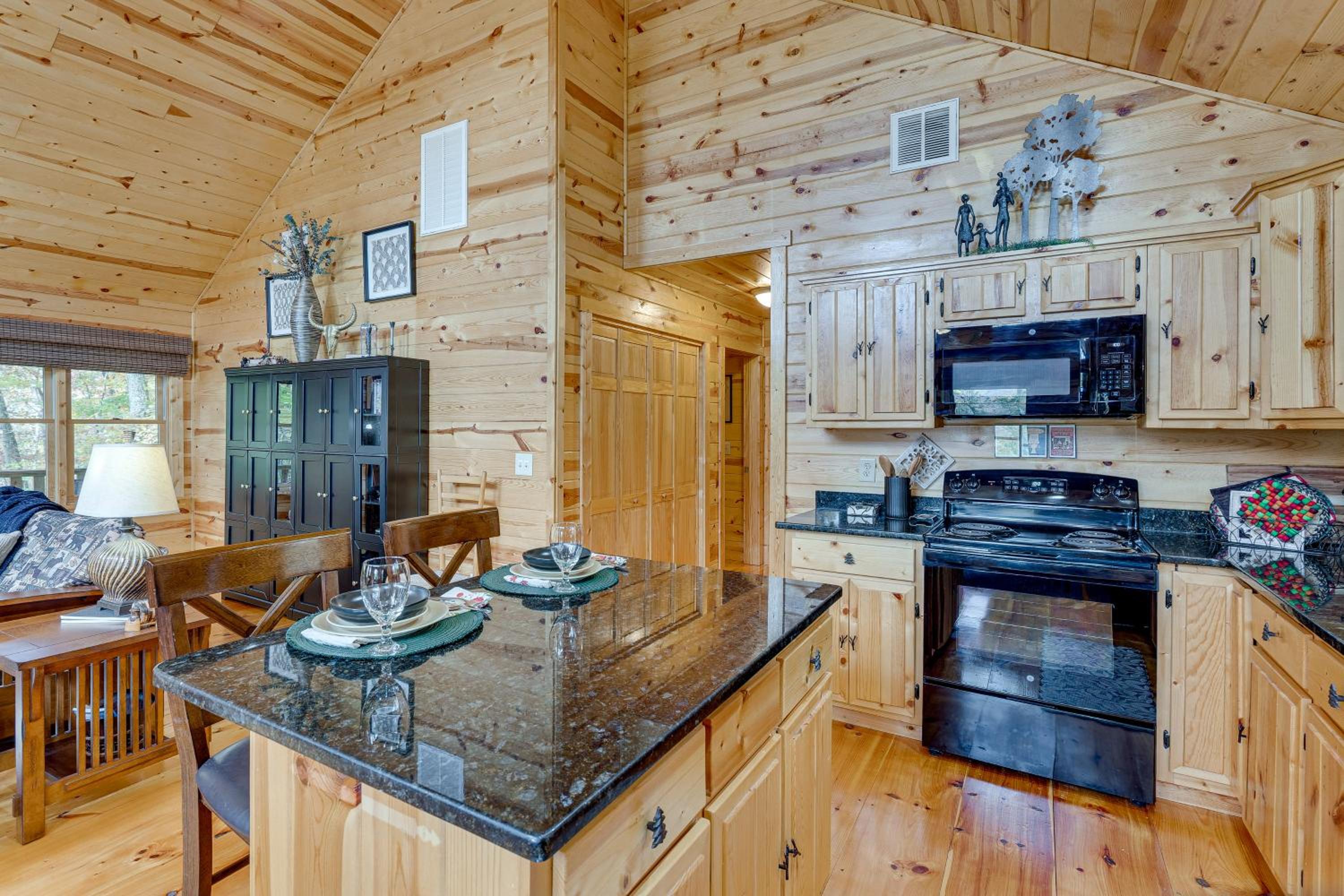 Peaceful Mountain Haven Retreat in Murphy!