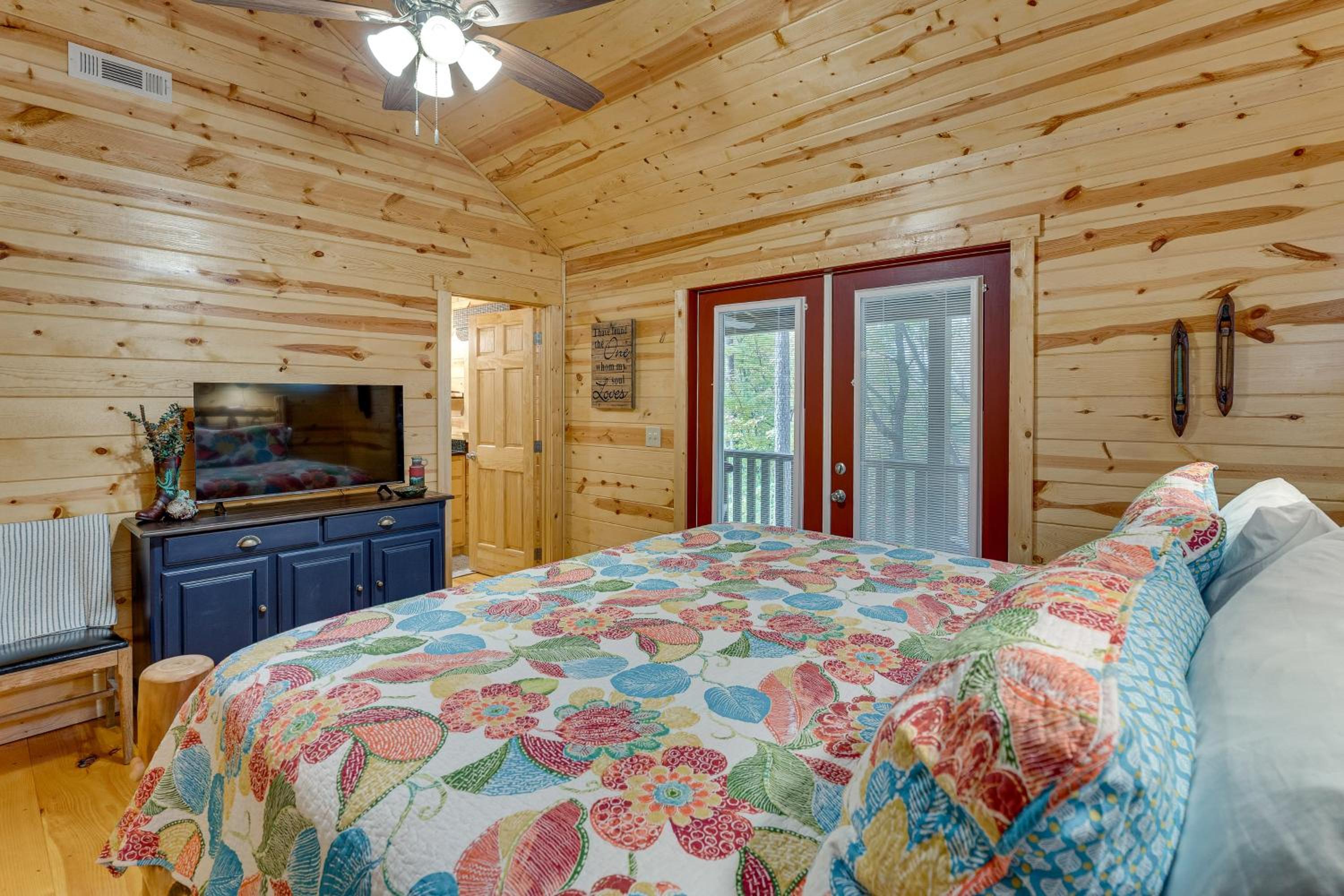 Peaceful Mountain Haven Retreat in Murphy!