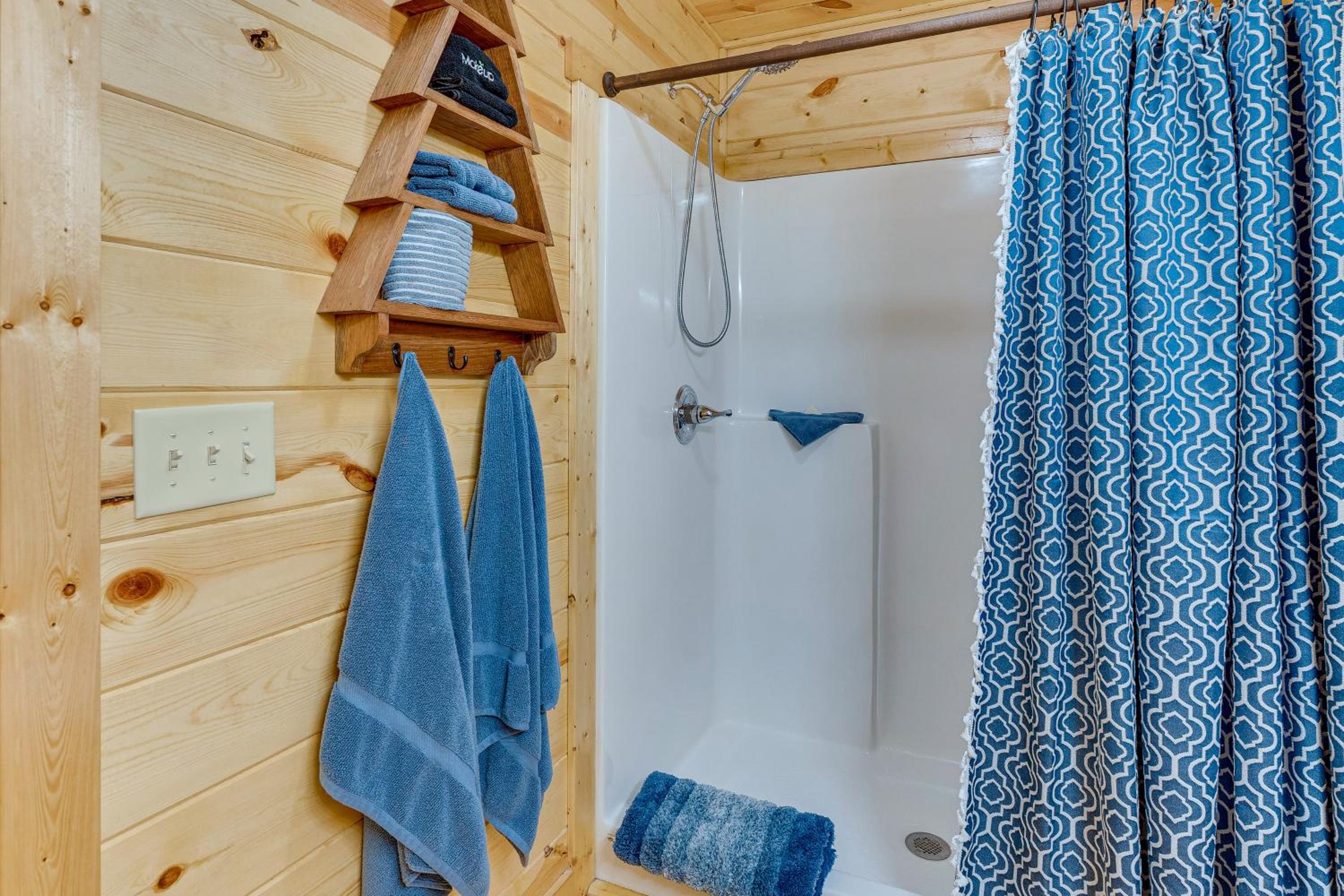 Peaceful Mountain Haven Retreat in Murphy!