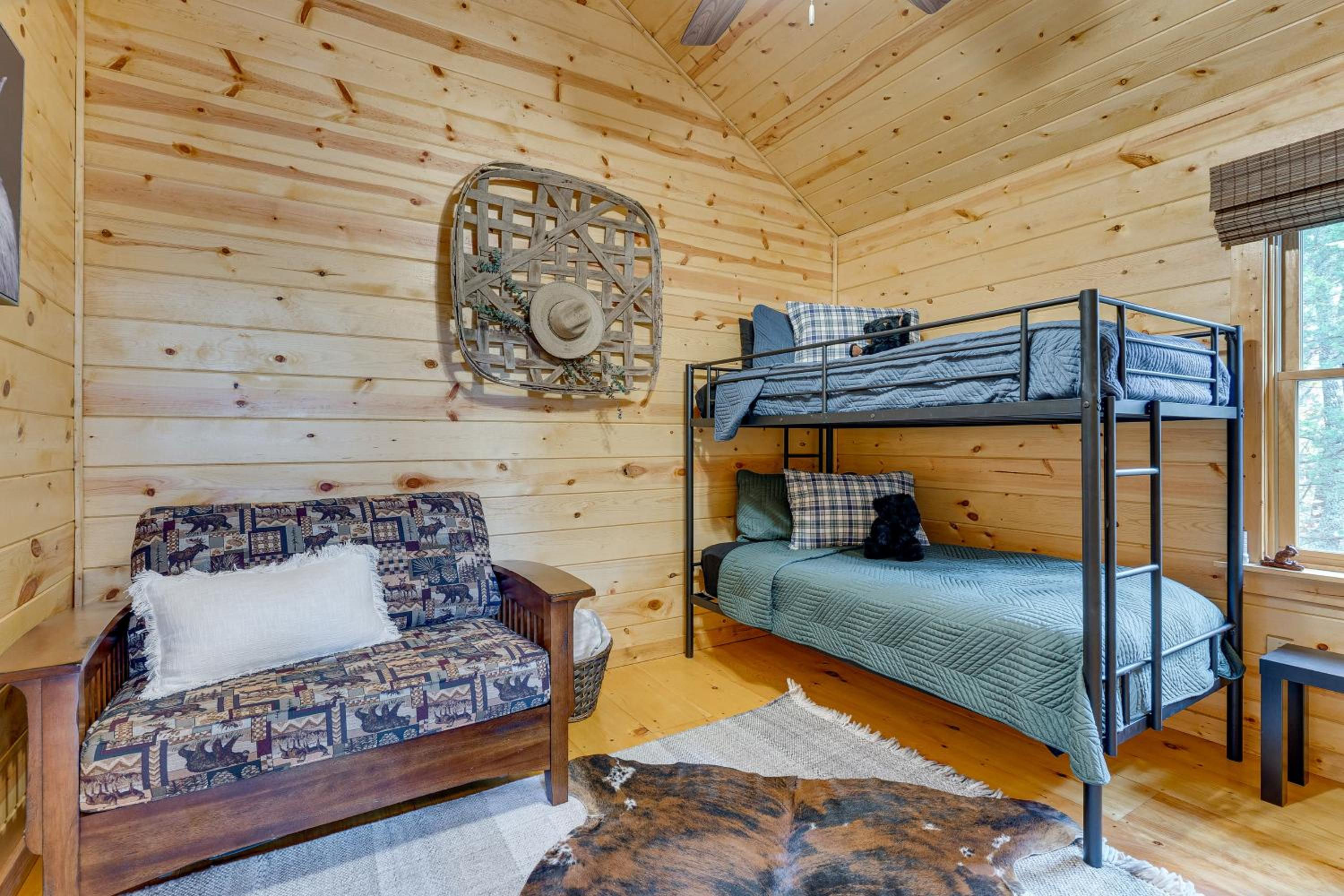 Peaceful Mountain Haven Retreat in Murphy!