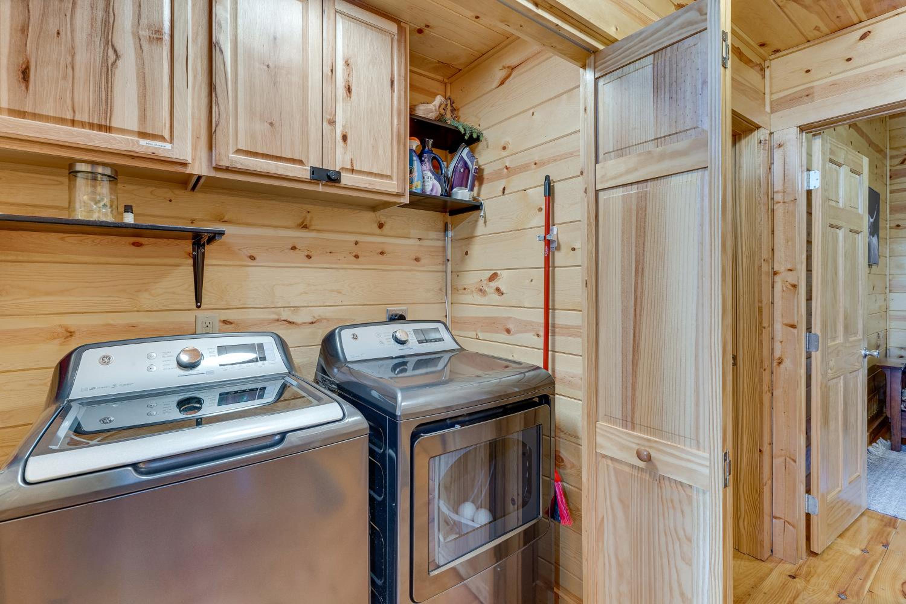 Peaceful Mountain Haven Retreat in Murphy!