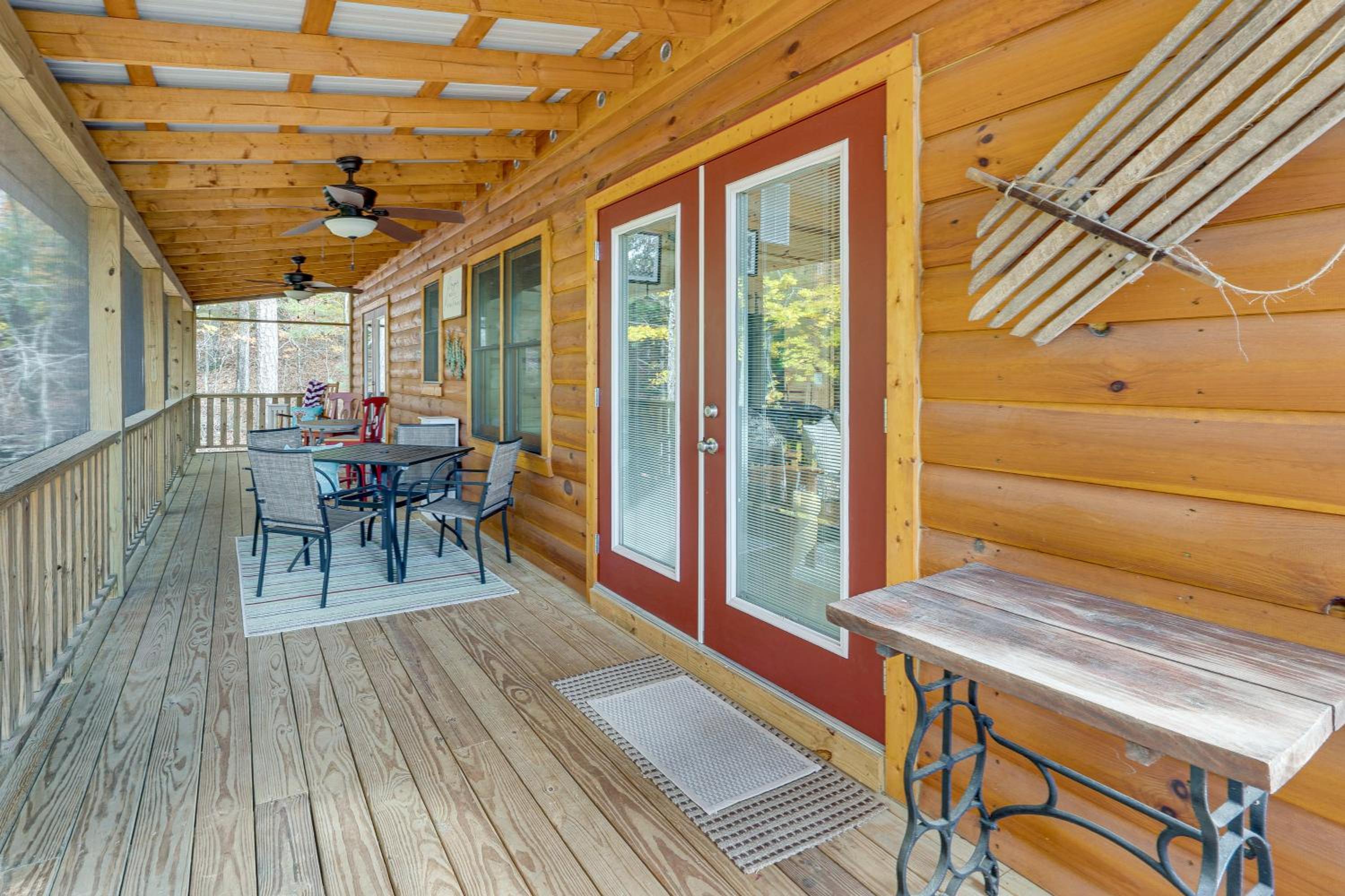 Peaceful Mountain Haven Retreat in Murphy!
