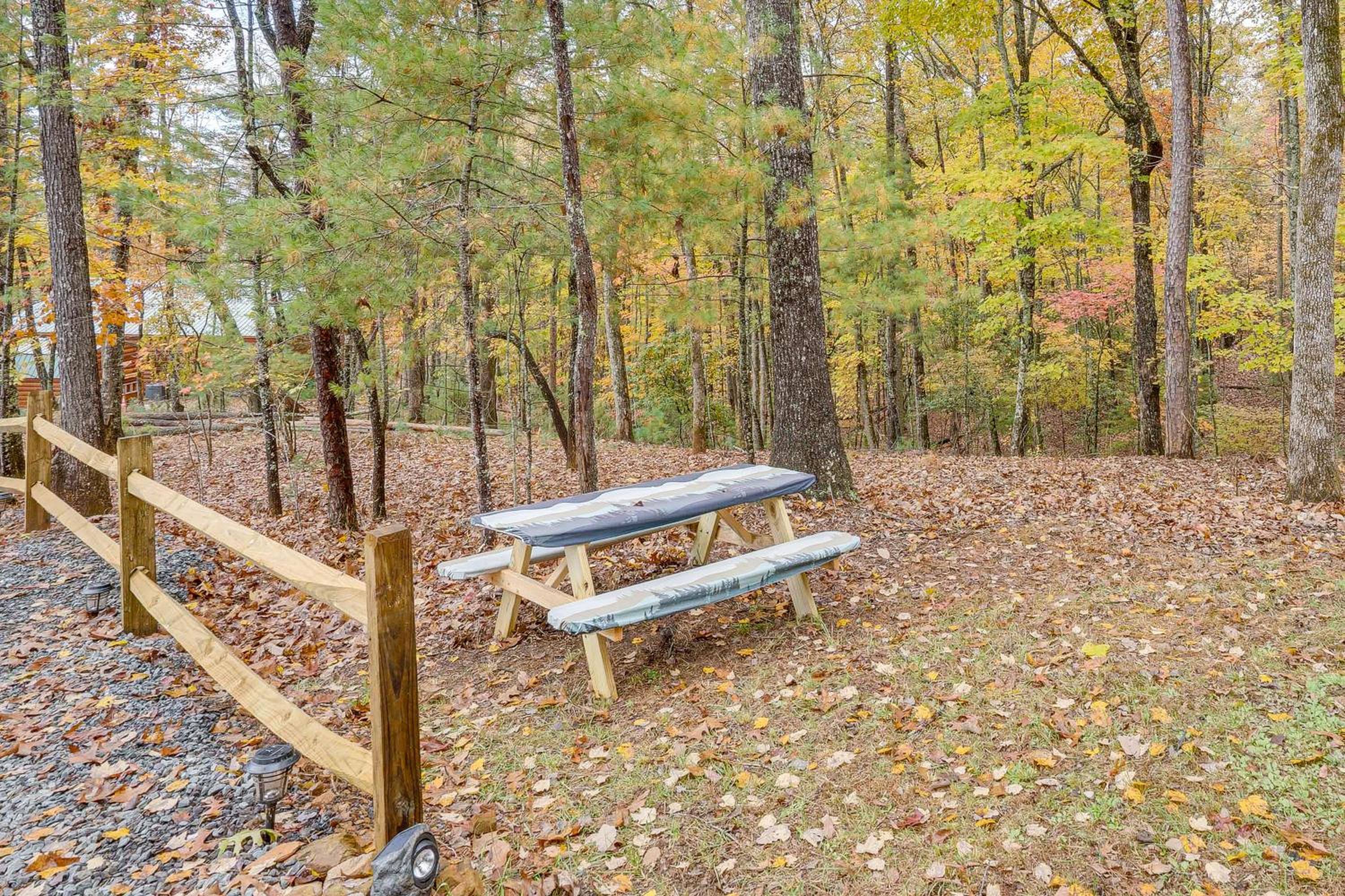 Peaceful Mountain Haven Retreat in Murphy!