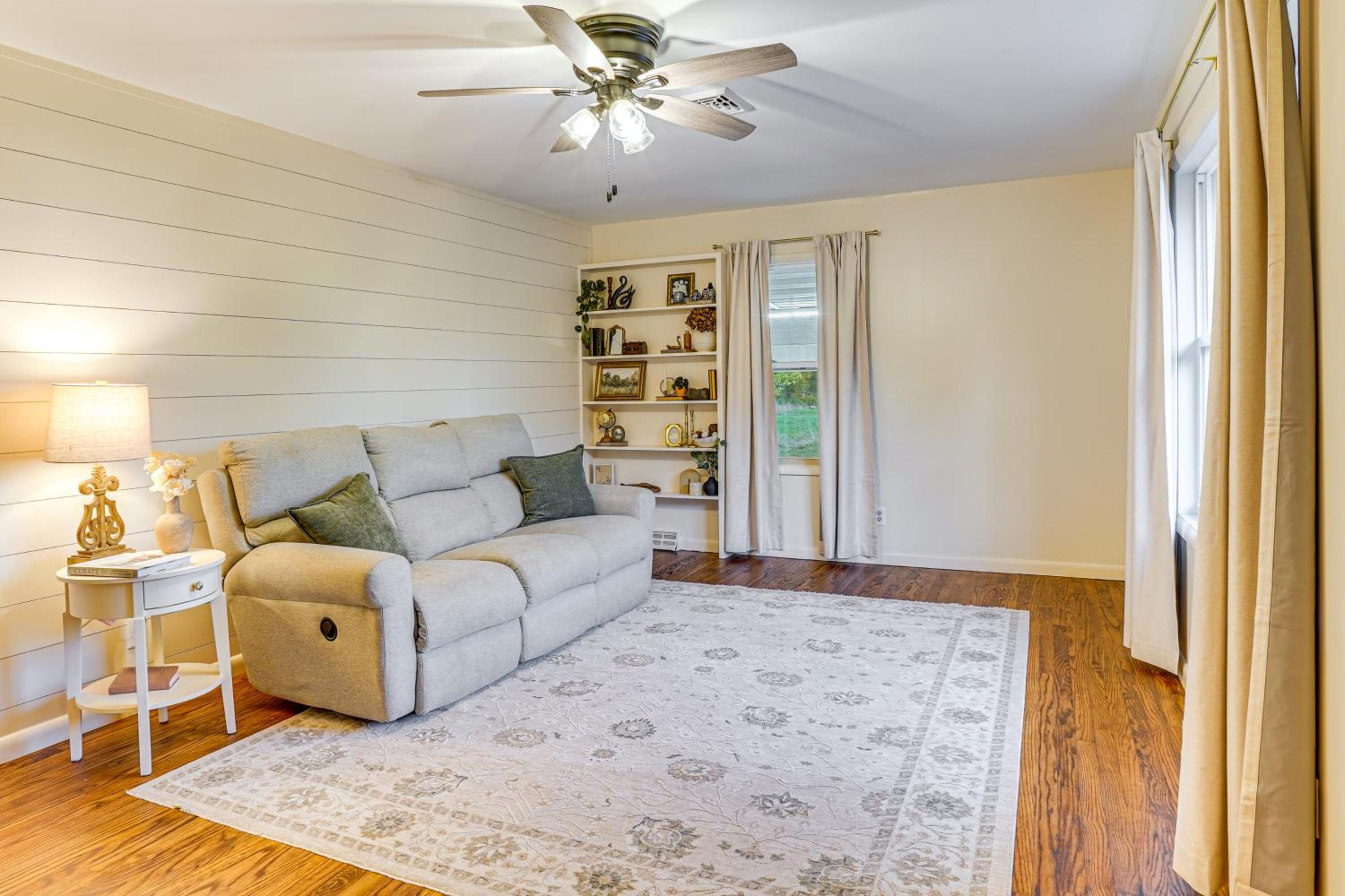 Quiet Country Stay Modern Home Near Paducah