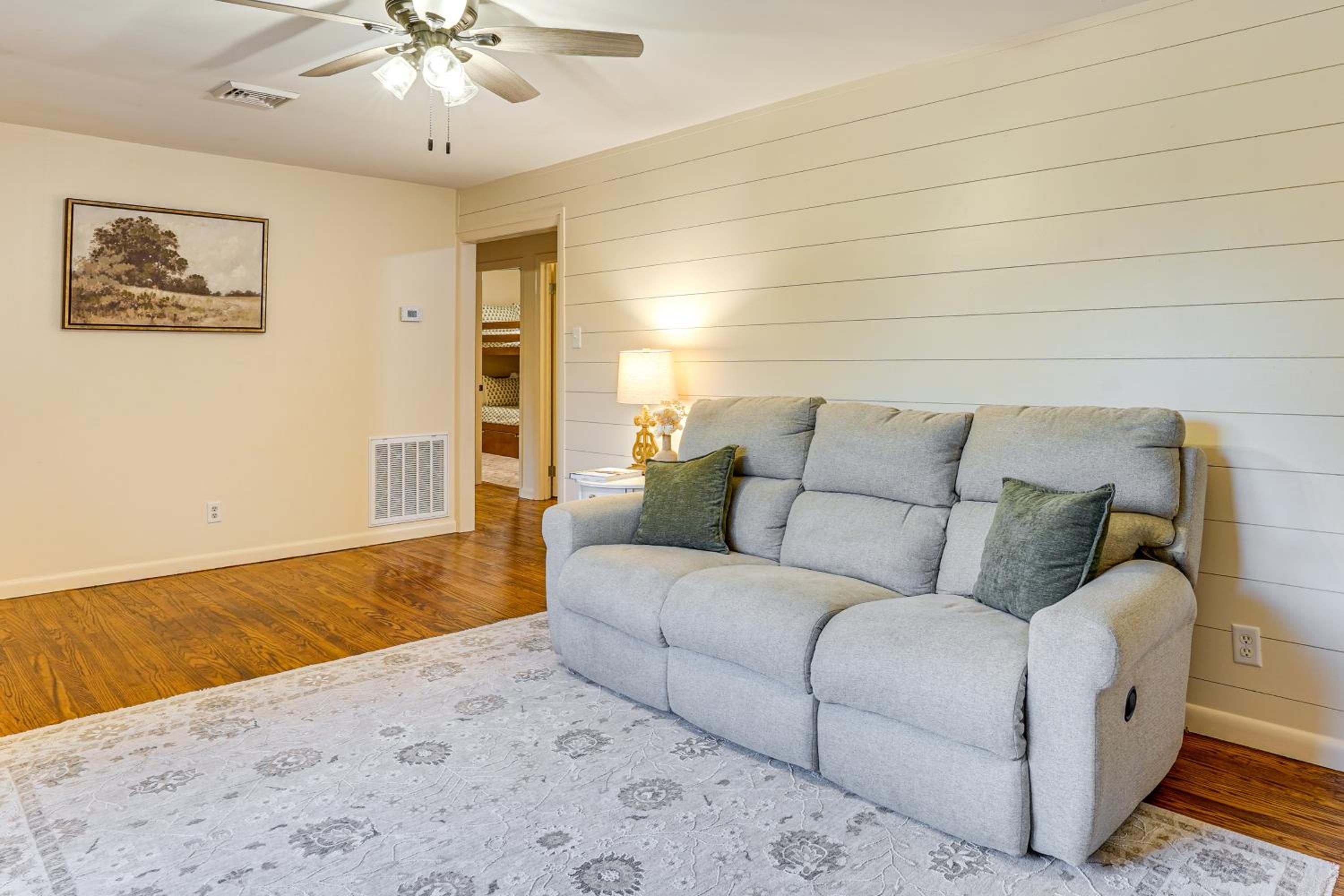 Quiet Country Stay Modern Home Near Paducah
