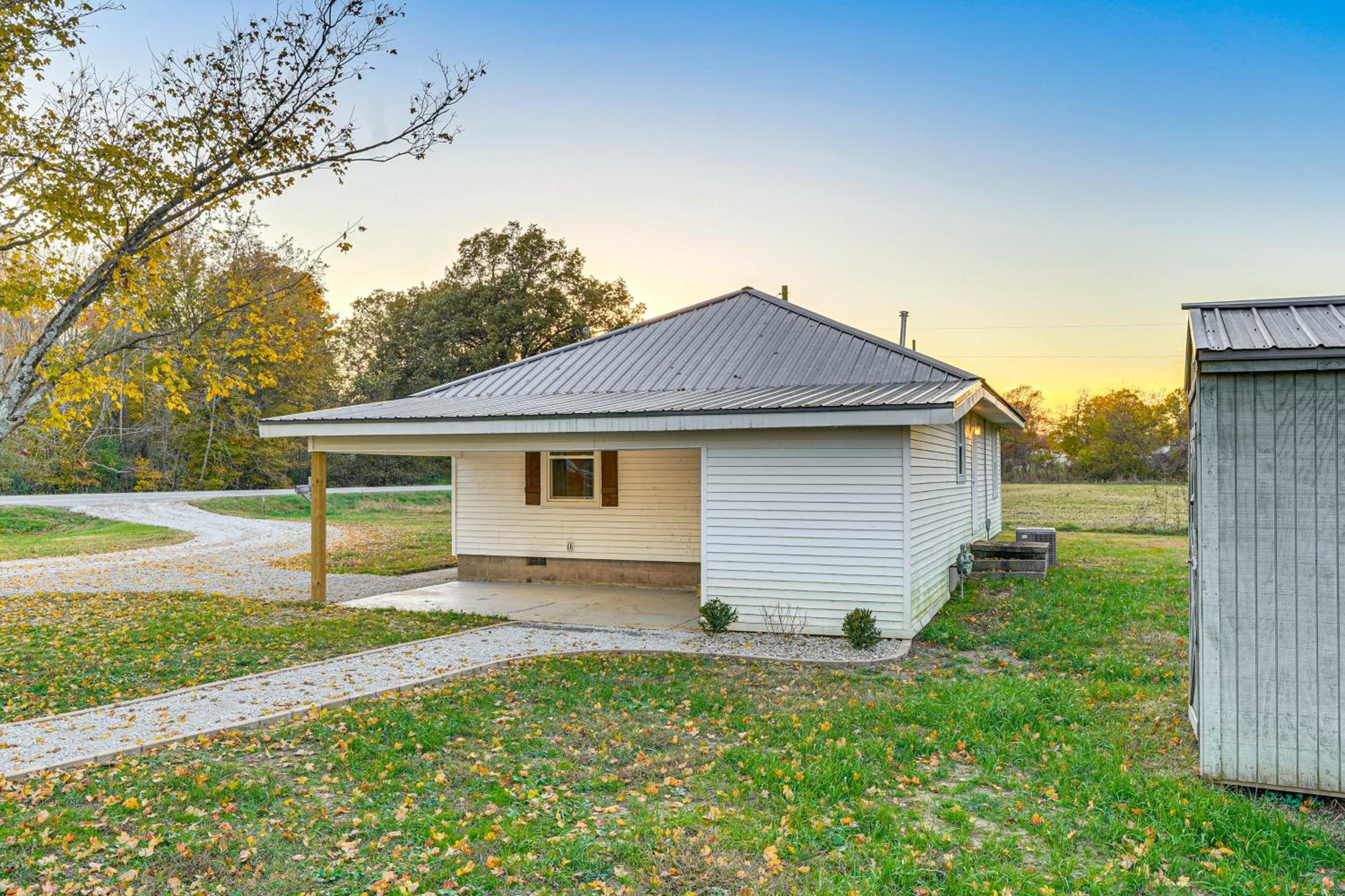 Quiet Country Stay Modern Home Near Paducah