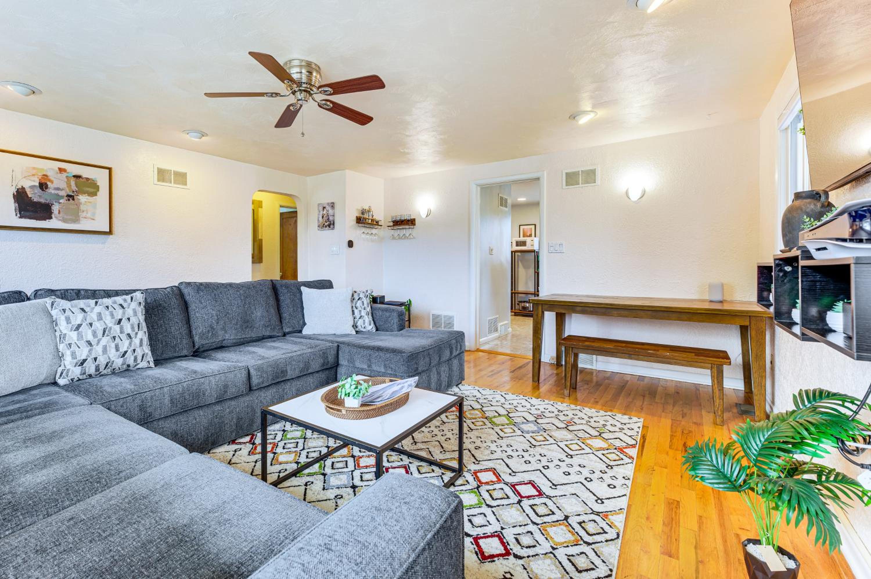 Walk to Old Town Lafayette! Cozy Couples Escape