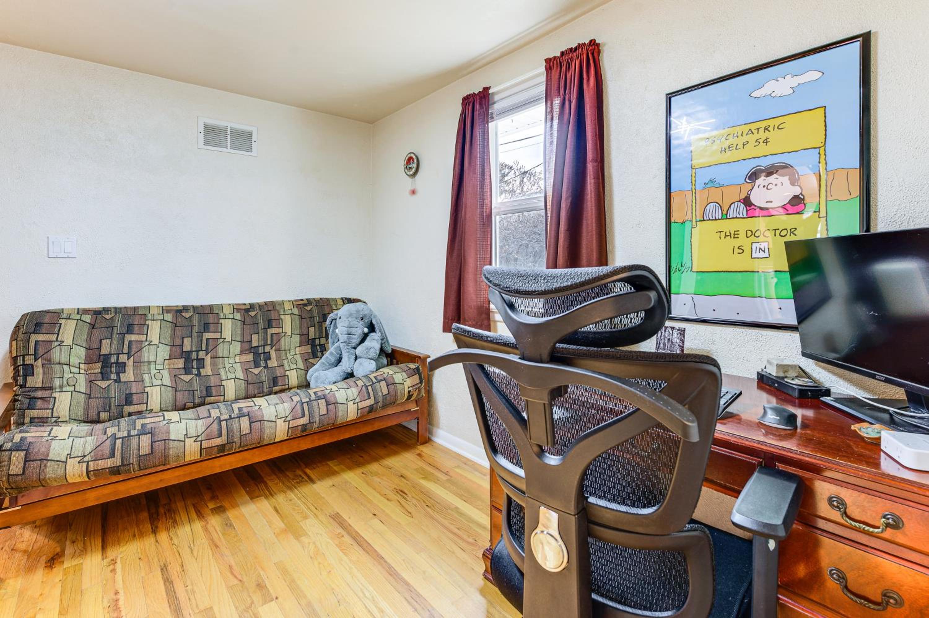 Walk to Old Town Lafayette! Cozy Couples Escape