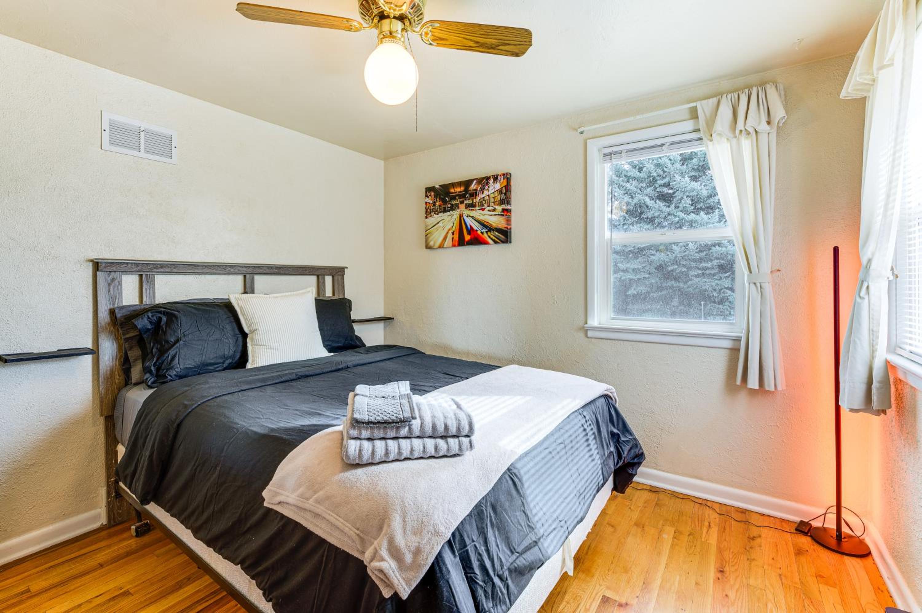Walk to Old Town Lafayette! Cozy Couples Escape