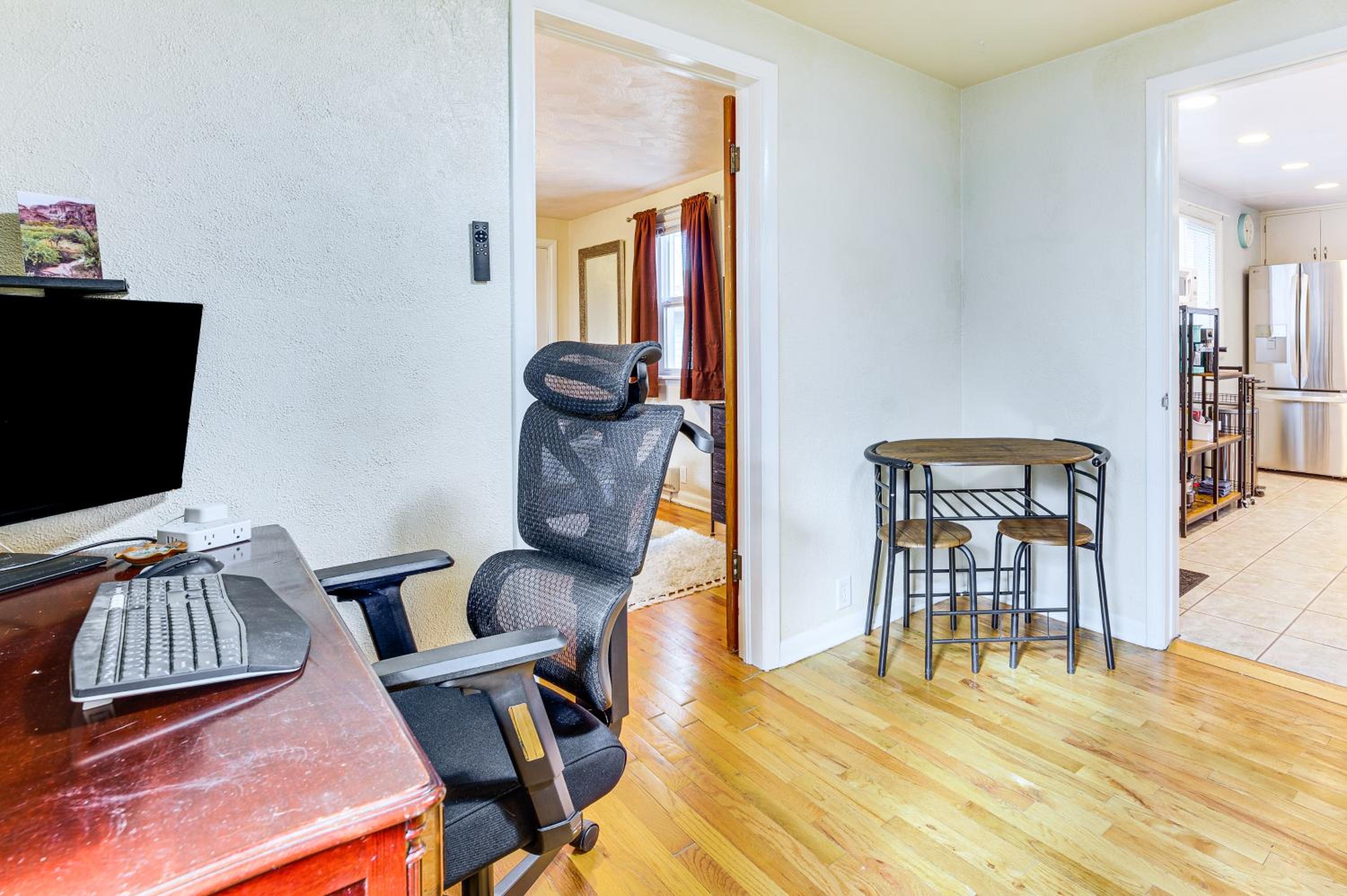 Walk to Old Town Lafayette! Cozy Couples Escape