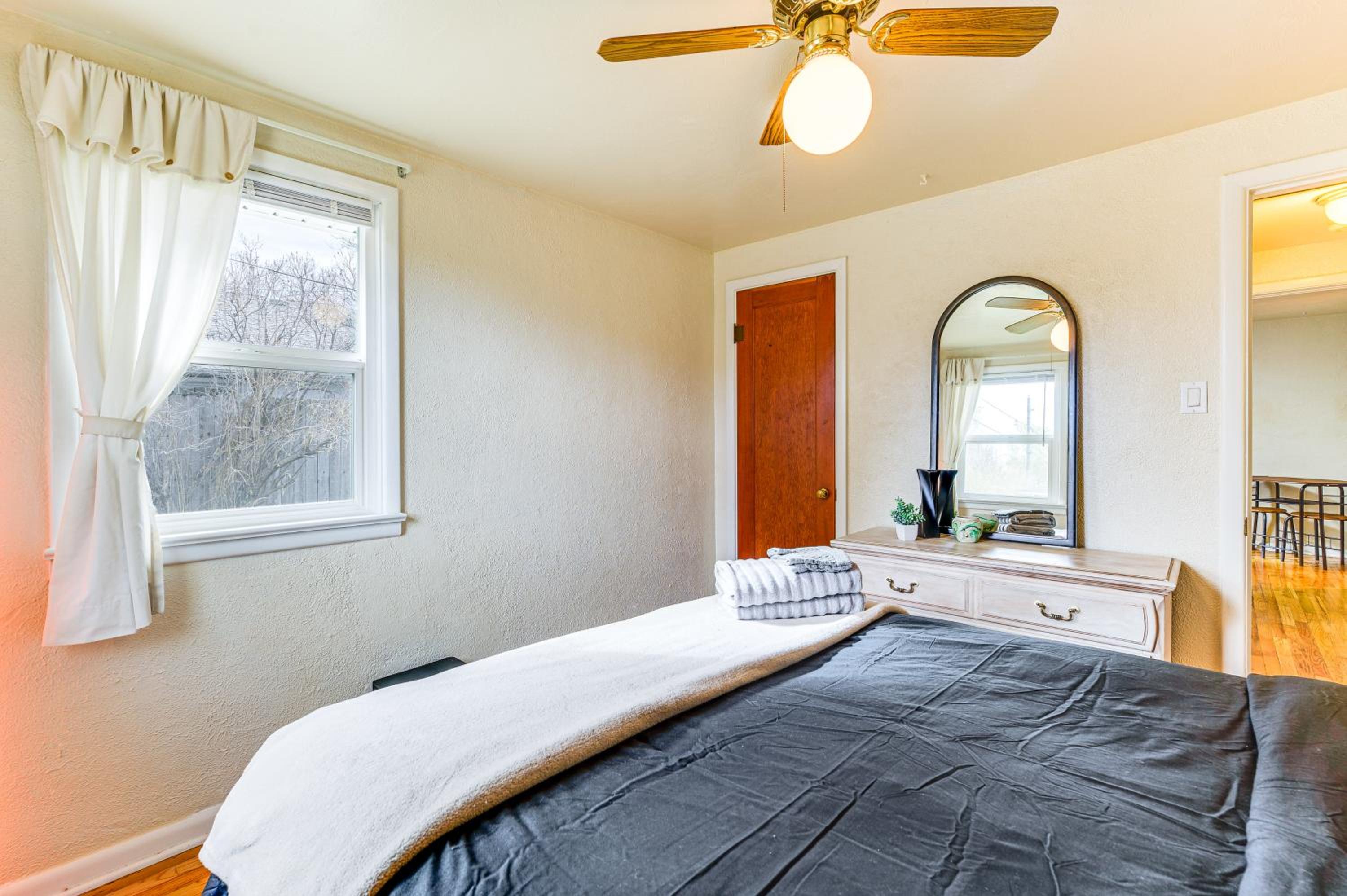 Walk to Old Town Lafayette! Cozy Couples Escape