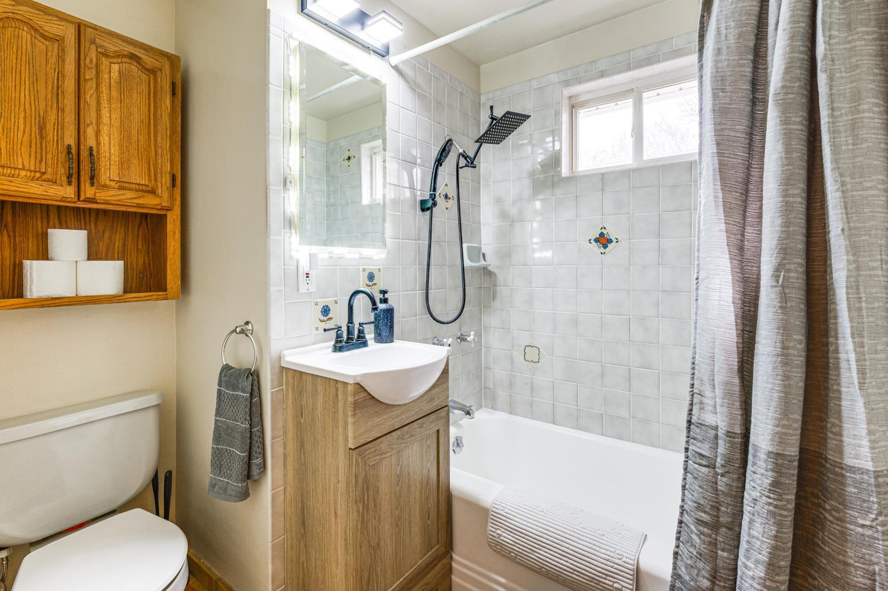 Walk to Old Town Lafayette! Cozy Couples Escape