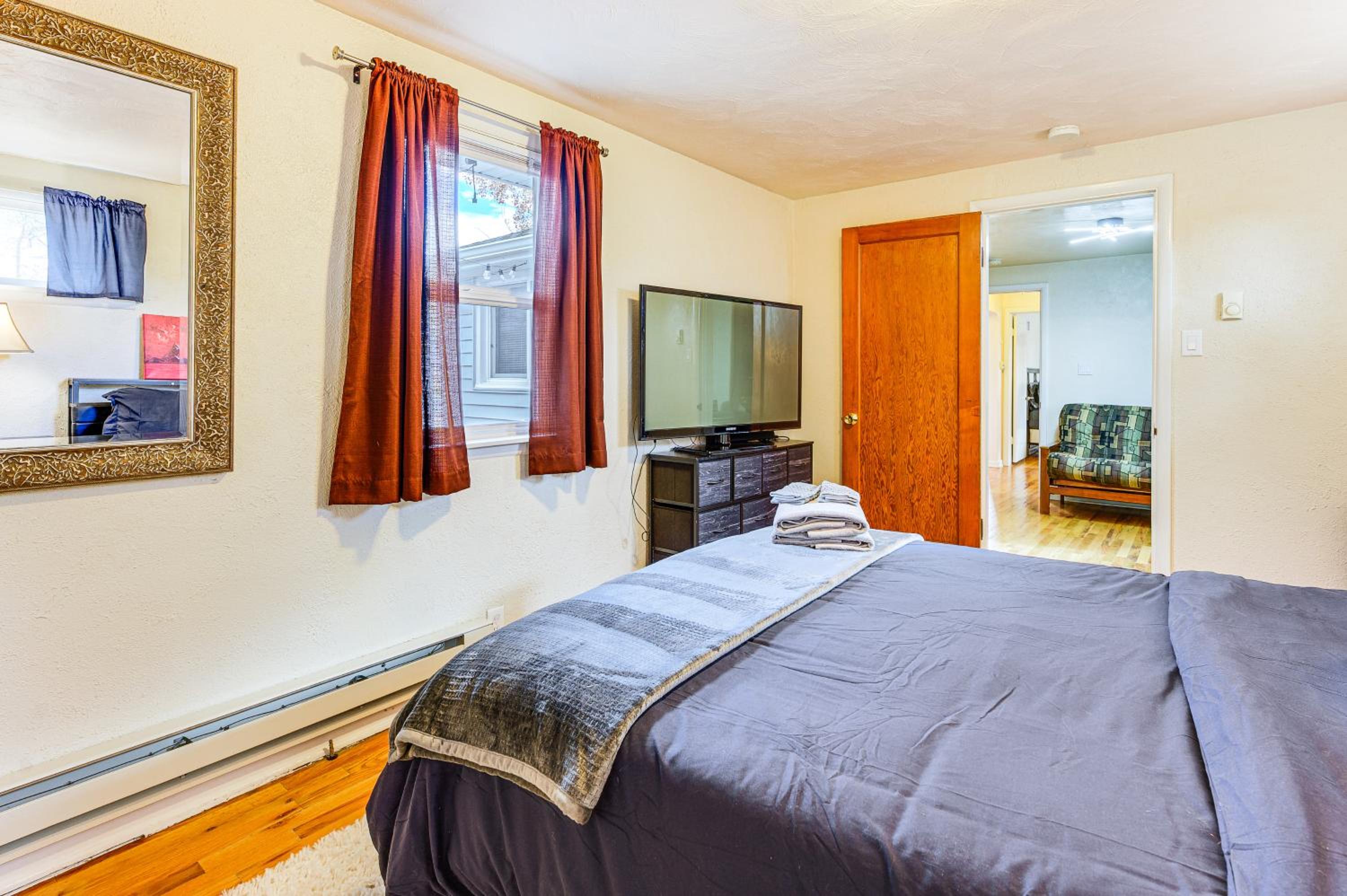 Walk to Old Town Lafayette! Cozy Couples Escape